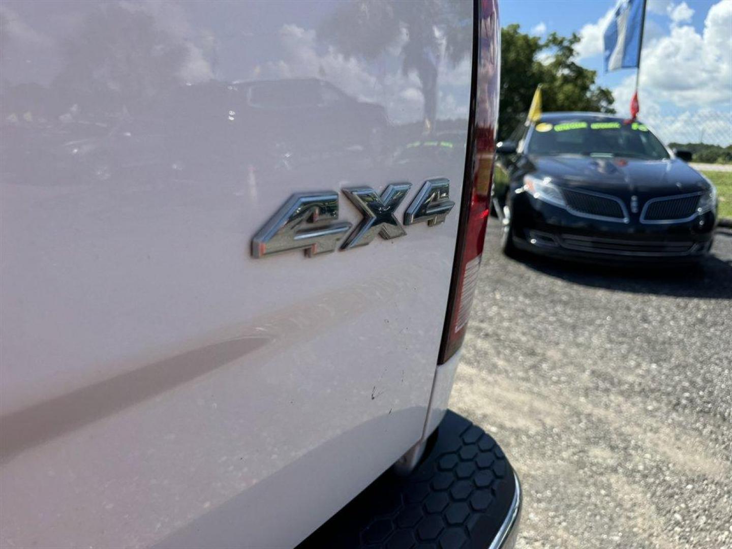 2016 White /Black Ram 2500 (3C6UR5CJ6GG) with an 6.4l V8 Smpi OHC 6.4l engine, Automatic transmission, located at 745 East Steele Rd., West Columbia, SC, 29170, (803) 755-9148, 33.927212, -81.148483 - Special Internet Price! 2016 Ram 2500 with AM/FM radio, 4X4, Cruise control, Leather interior, Seats 6, Keyless entry, Powered windows, Powered door locks, Plus more! - Photo#30