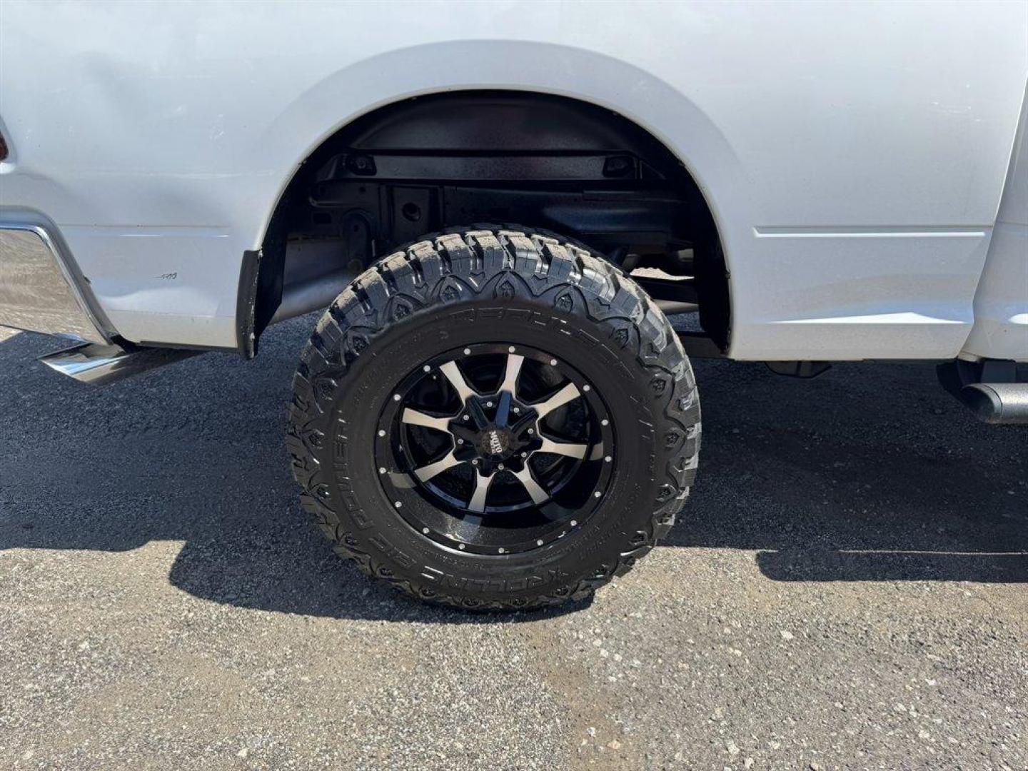 2016 White /Black Ram 2500 (3C6UR5CJ6GG) with an 6.4l V8 Smpi OHC 6.4l engine, Automatic transmission, located at 745 East Steele Rd., West Columbia, SC, 29170, (803) 755-9148, 33.927212, -81.148483 - Special Internet Price! 2016 Ram 2500 with AM/FM radio, 4X4, Cruise control, Leather interior, Seats 6, Keyless entry, Powered windows, Powered door locks, Plus more! - Photo#33