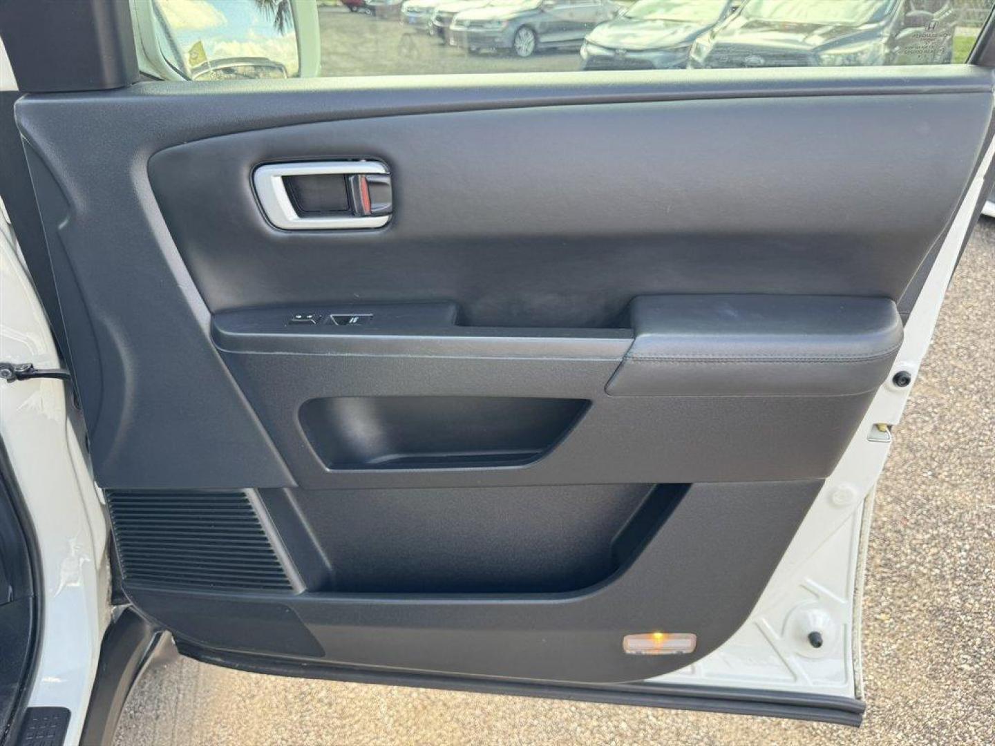 2015 White /Black Honda Pilot (5FNYF3H96FB) with an 3.5l V6 MPI Sohc Vtec 3.5 engine, Automatic transmission, located at 745 East Steele Rd., West Columbia, SC, 29170, (803) 755-9148, 33.927212, -81.148483 - Special Internet Price! 2015 Honda Pilot with AM/FM radio, Backup camera, Navigation, Sunroof, Rear entertainment, 3rd row seating, Leather interior, Powered front seats, Built in rear sunshades, Powered windows, Powered door locks, Plus more! - Photo#34