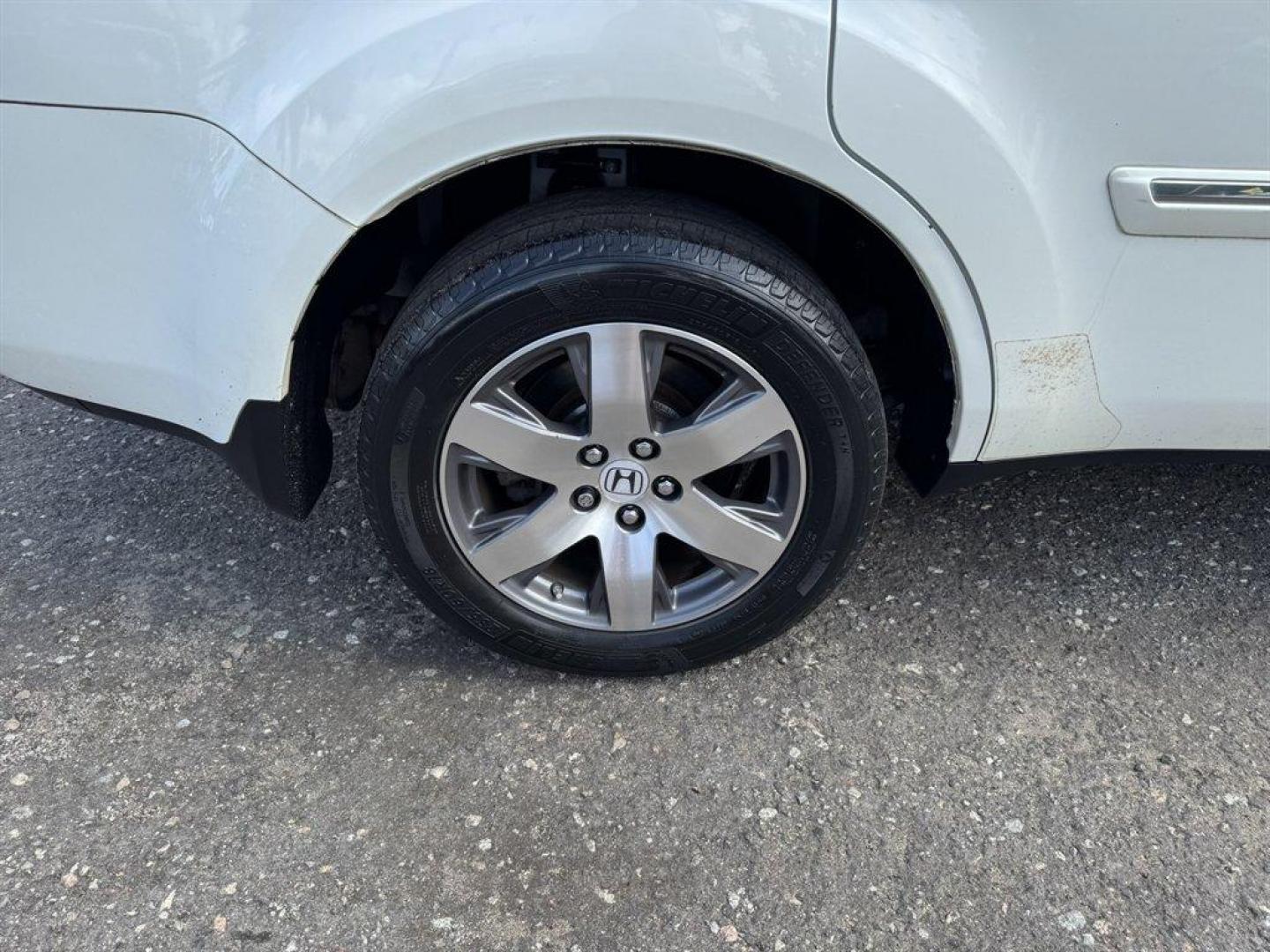 2015 White /Black Honda Pilot (5FNYF3H96FB) with an 3.5l V6 MPI Sohc Vtec 3.5 engine, Automatic transmission, located at 745 East Steele Rd., West Columbia, SC, 29170, (803) 755-9148, 33.927212, -81.148483 - Special Internet Price! 2015 Honda Pilot with AM/FM radio, Backup camera, Navigation, Sunroof, Rear entertainment, 3rd row seating, Leather interior, Powered front seats, Built in rear sunshades, Powered windows, Powered door locks, Plus more! - Photo#40