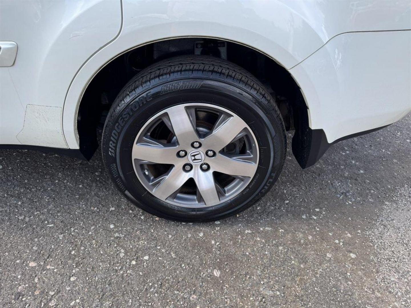 2015 White /Black Honda Pilot (5FNYF3H96FB) with an 3.5l V6 MPI Sohc Vtec 3.5 engine, Automatic transmission, located at 745 East Steele Rd., West Columbia, SC, 29170, (803) 755-9148, 33.927212, -81.148483 - Special Internet Price! 2015 Honda Pilot with AM/FM radio, Backup camera, Navigation, Sunroof, Rear entertainment, 3rd row seating, Leather interior, Powered front seats, Built in rear sunshades, Powered windows, Powered door locks, Plus more! - Photo#41