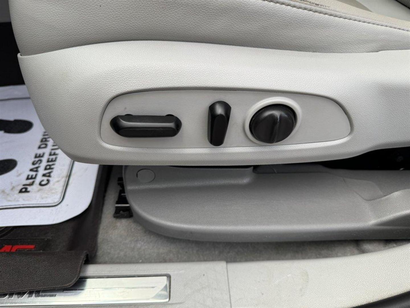 2020 Purple /Grey GMC Acadia (1GKKNMLS6LZ) with an 3.6l V6 DI Dohc 3.6l engine, Automatic transmission, located at 745 East Steele Rd., West Columbia, SC, 29170, (803) 755-9148, 33.927212, -81.148483 - Special Internet Price! 2020 GMC Acadia - Photo#23