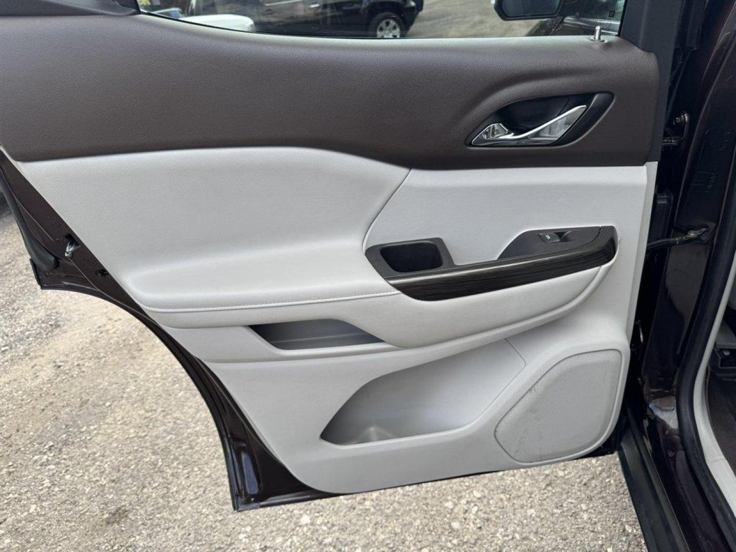 2020 Purple /Grey GMC Acadia (1GKKNMLS6LZ) with an 3.6l V6 DI Dohc 3.6l engine, Automatic transmission, located at 745 East Steele Rd., West Columbia, SC, 29170, (803) 755-9148, 33.927212, -81.148483 - Special Internet Price! 2020 GMC Acadia - Photo#24