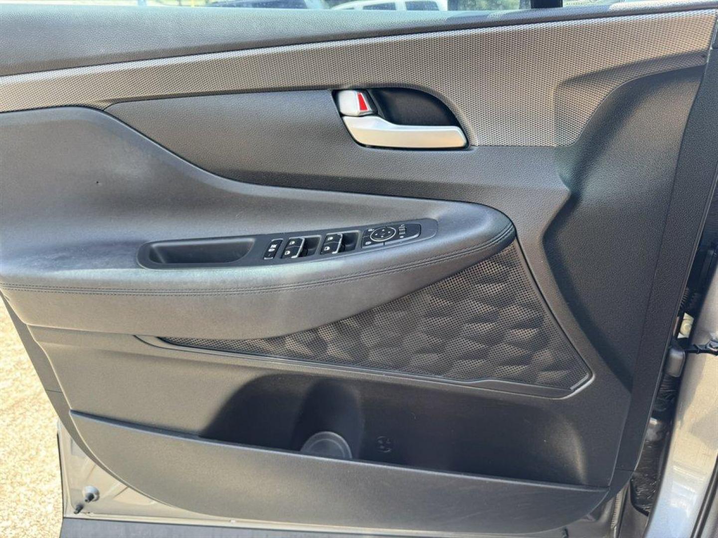 2019 Grey /Black Hyundai Santa FE (5NMS23AD7KH) with an 2.4l I-4 DI Dohc 2.4l engine, Automatic transmission, located at 745 East Steele Rd., West Columbia, SC, 29170, (803) 755-9148, 33.927212, -81.148483 - Special Internet Price! 2019 Hyundai Santa Fe with AM/FM radio, Bluetooth, Backup camera, Cruise control, Keyless entry, Cloth interior, Powered windows, Powered door locks, Plus more! - Photo#18