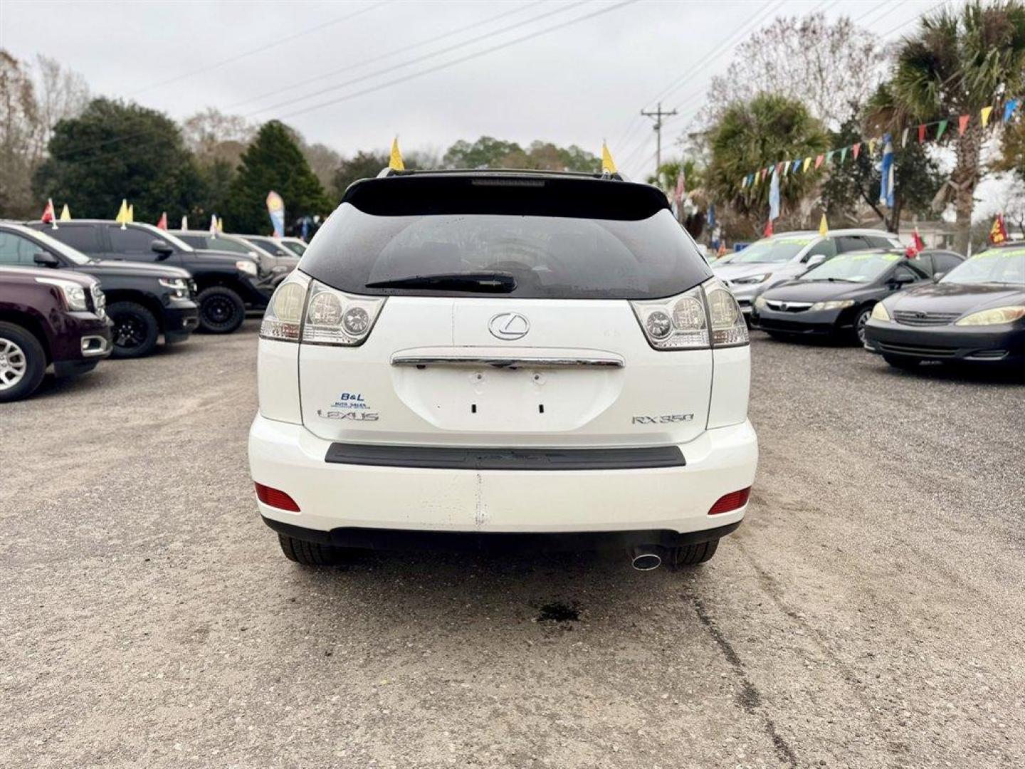 2008 White /Beige Lexus RX 350 (2T2GK31U38C) with an 3.5l V6 SFI Dohc 3.5l engine, Automatic transmission, located at 745 East Steele Rd., West Columbia, SC, 29170, (803) 755-9148, 33.927212, -81.148483 - Photo#4