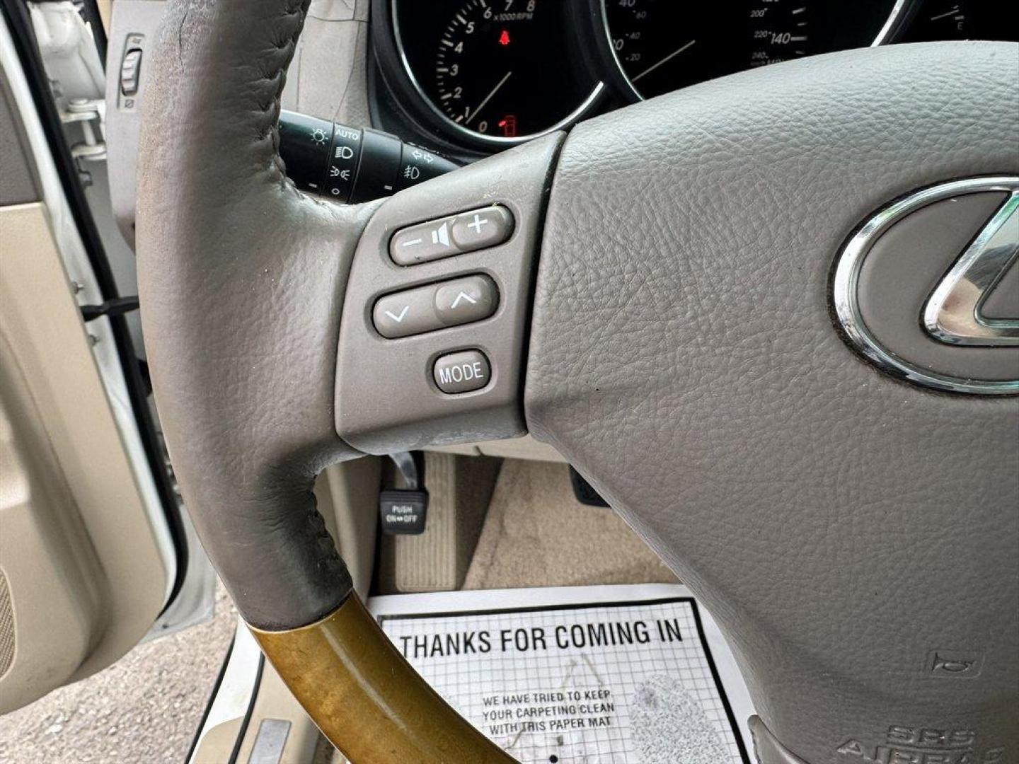 2008 White /Beige Lexus RX 350 (2T2GK31U38C) with an 3.5l V6 SFI Dohc 3.5l engine, Automatic transmission, located at 745 East Steele Rd., West Columbia, SC, 29170, (803) 755-9148, 33.927212, -81.148483 - Photo#8