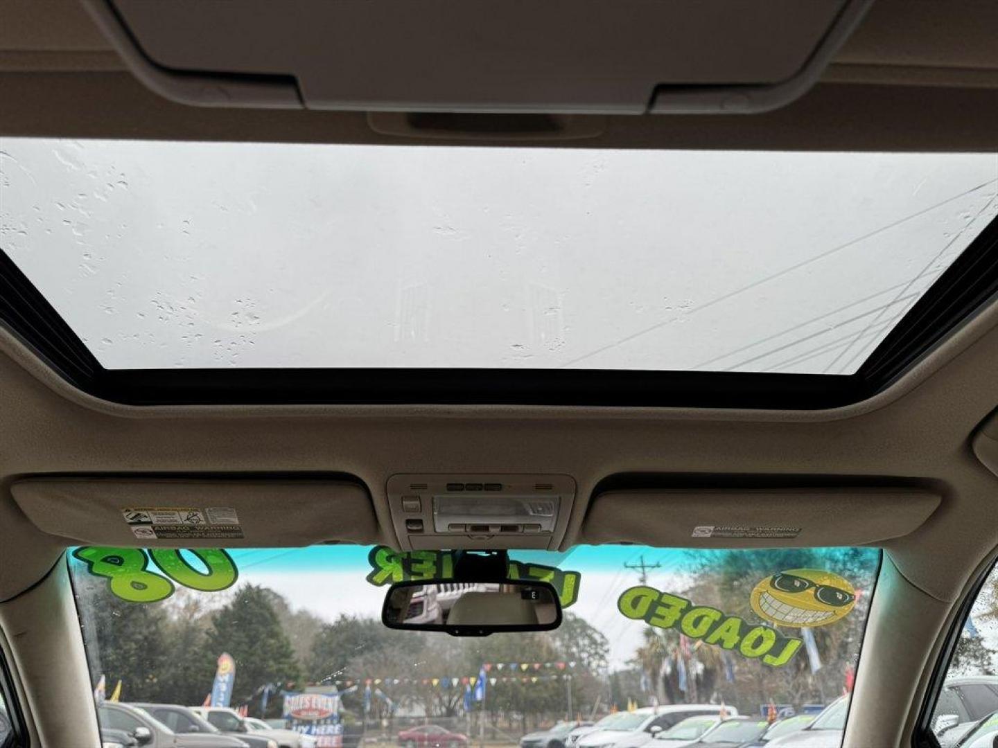 2008 White /Beige Lexus RX 350 (2T2GK31U38C) with an 3.5l V6 SFI Dohc 3.5l engine, Automatic transmission, located at 745 East Steele Rd., West Columbia, SC, 29170, (803) 755-9148, 33.927212, -81.148483 - Photo#16