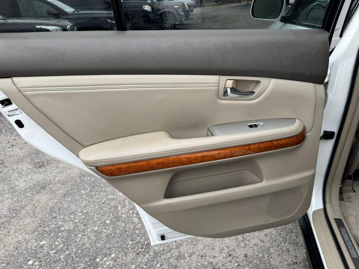 2008 White /Beige Lexus RX 350 (2T2GK31U38C) with an 3.5l V6 SFI Dohc 3.5l engine, Automatic transmission, located at 745 East Steele Rd., West Columbia, SC, 29170, (803) 755-9148, 33.927212, -81.148483 - Photo#21