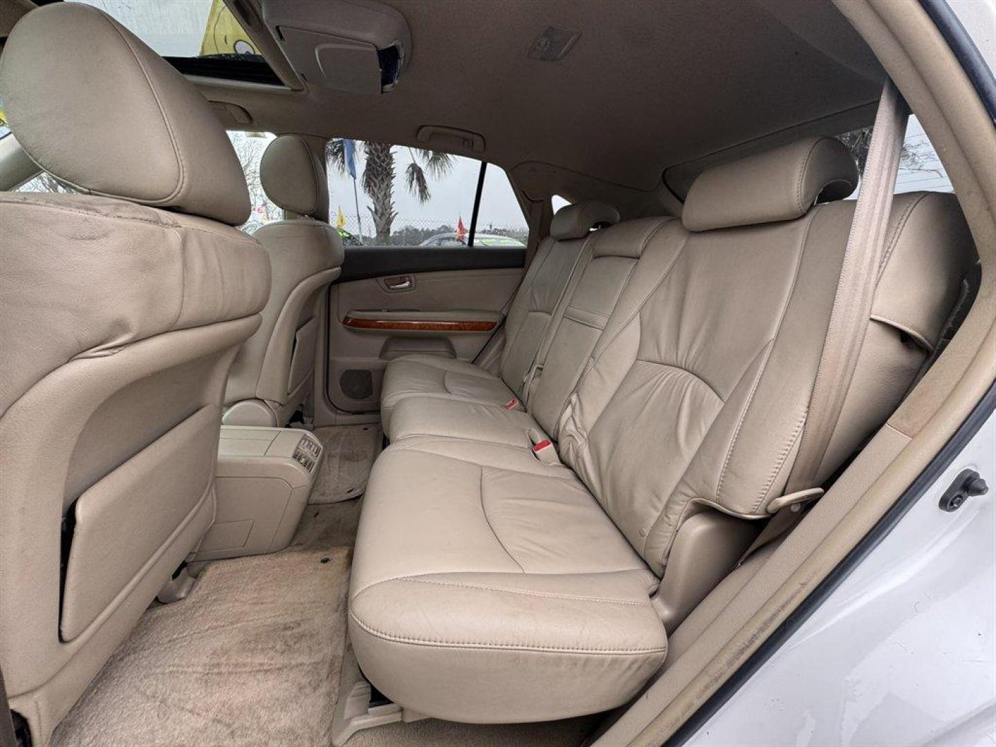 2008 White /Beige Lexus RX 350 (2T2GK31U38C) with an 3.5l V6 SFI Dohc 3.5l engine, Automatic transmission, located at 745 East Steele Rd., West Columbia, SC, 29170, (803) 755-9148, 33.927212, -81.148483 - Photo#22