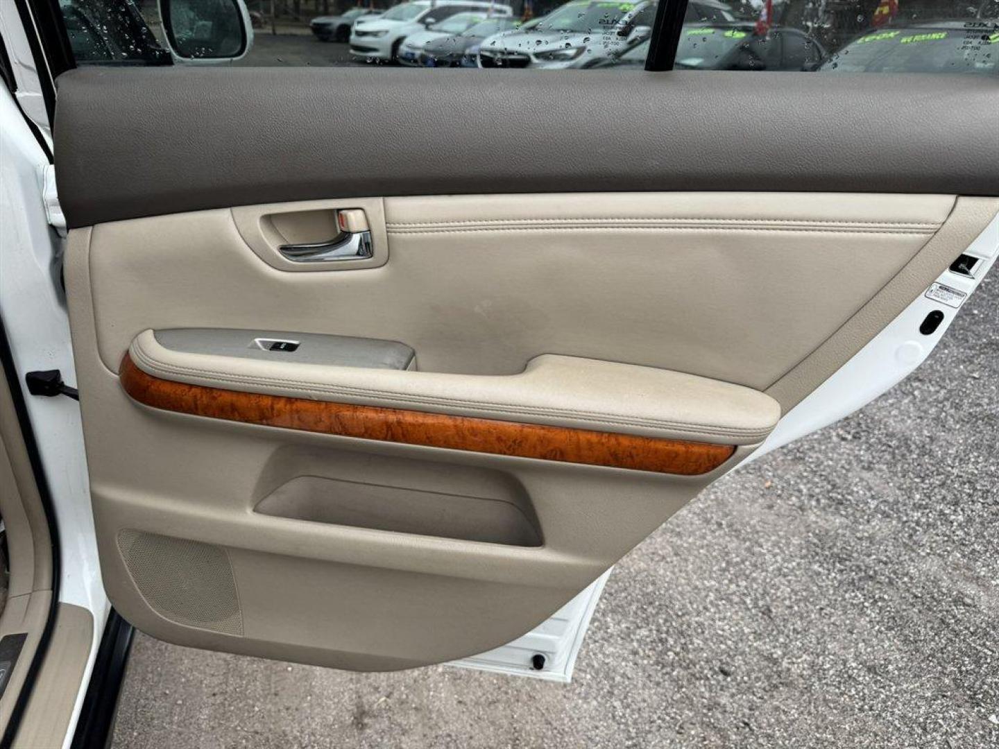 2008 White /Beige Lexus RX 350 (2T2GK31U38C) with an 3.5l V6 SFI Dohc 3.5l engine, Automatic transmission, located at 745 East Steele Rd., West Columbia, SC, 29170, (803) 755-9148, 33.927212, -81.148483 - Photo#24