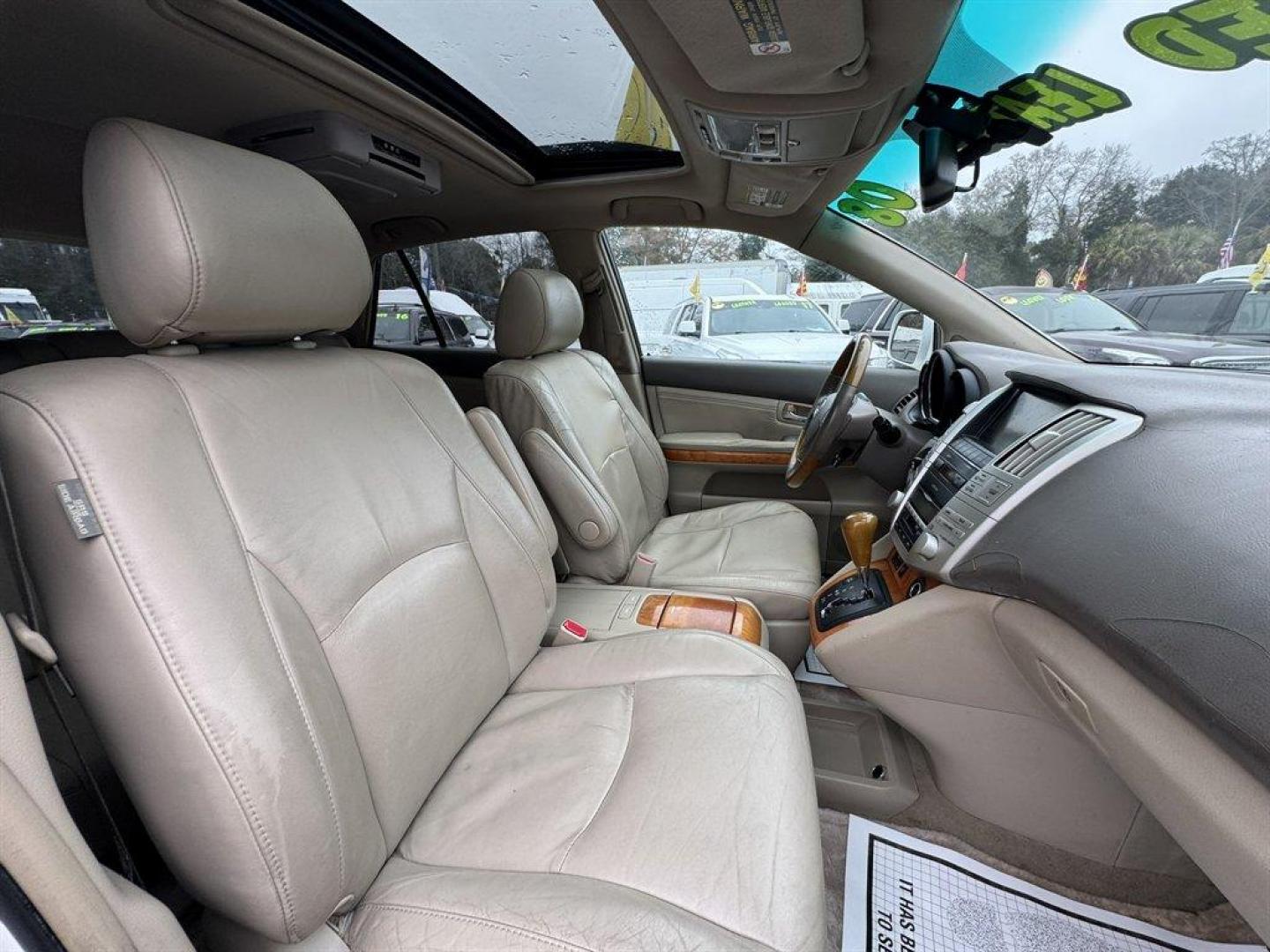 2008 White /Beige Lexus RX 350 (2T2GK31U38C) with an 3.5l V6 SFI Dohc 3.5l engine, Automatic transmission, located at 745 East Steele Rd., West Columbia, SC, 29170, (803) 755-9148, 33.927212, -81.148483 - Photo#27