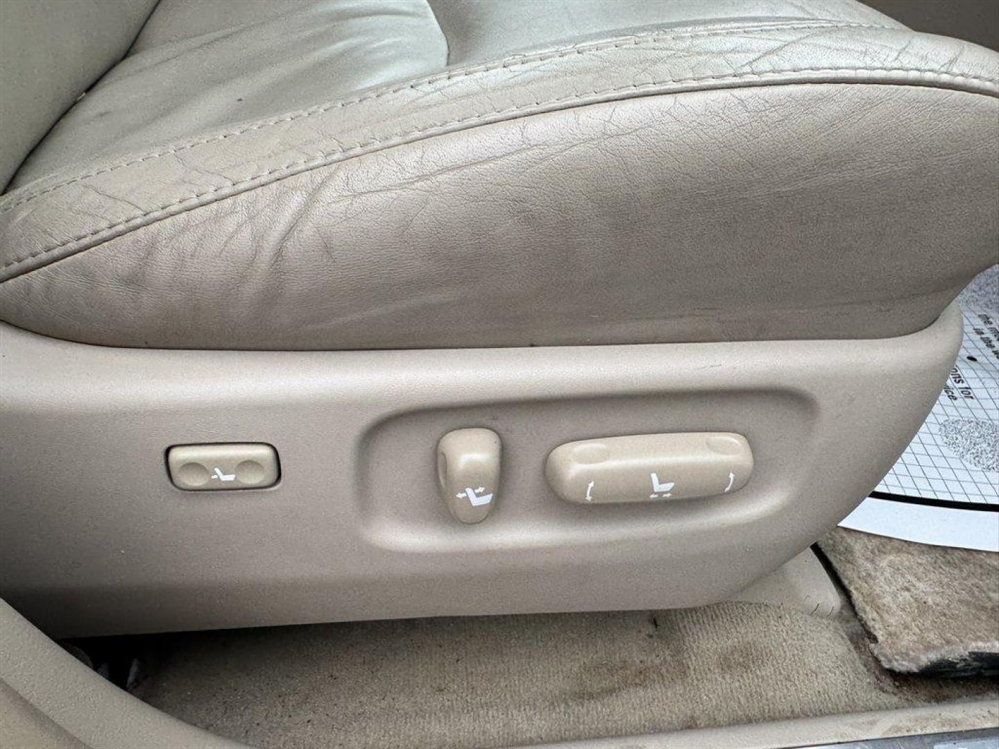 2008 White /Beige Lexus RX 350 (2T2GK31U38C) with an 3.5l V6 SFI Dohc 3.5l engine, Automatic transmission, located at 745 East Steele Rd., West Columbia, SC, 29170, (803) 755-9148, 33.927212, -81.148483 - Photo#28