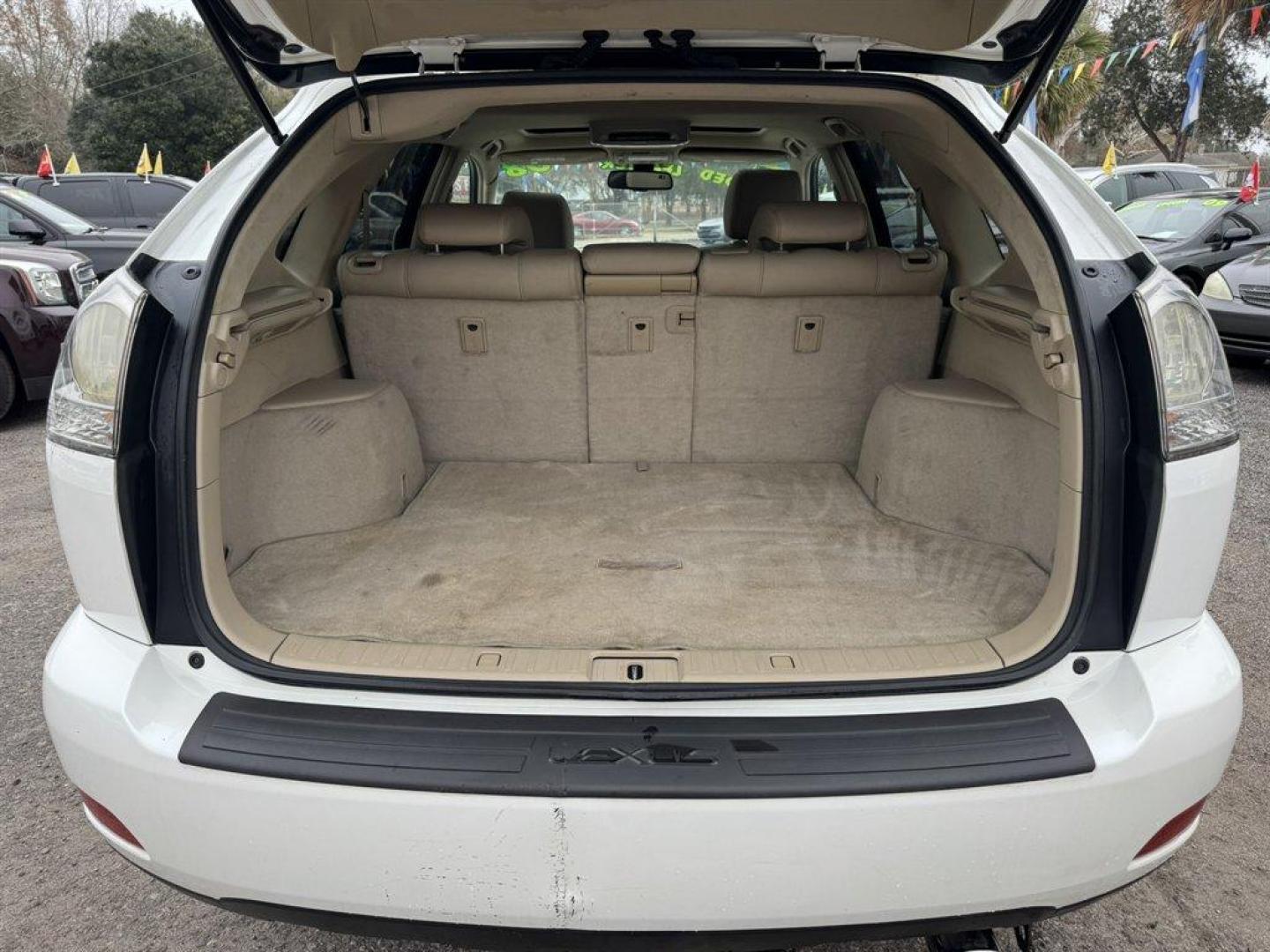 2008 White /Beige Lexus RX 350 (2T2GK31U38C) with an 3.5l V6 SFI Dohc 3.5l engine, Automatic transmission, located at 745 East Steele Rd., West Columbia, SC, 29170, (803) 755-9148, 33.927212, -81.148483 - Photo#29