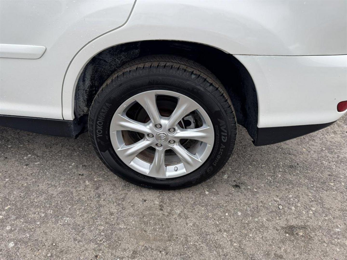 2008 White /Beige Lexus RX 350 (2T2GK31U38C) with an 3.5l V6 SFI Dohc 3.5l engine, Automatic transmission, located at 745 East Steele Rd., West Columbia, SC, 29170, (803) 755-9148, 33.927212, -81.148483 - Photo#32