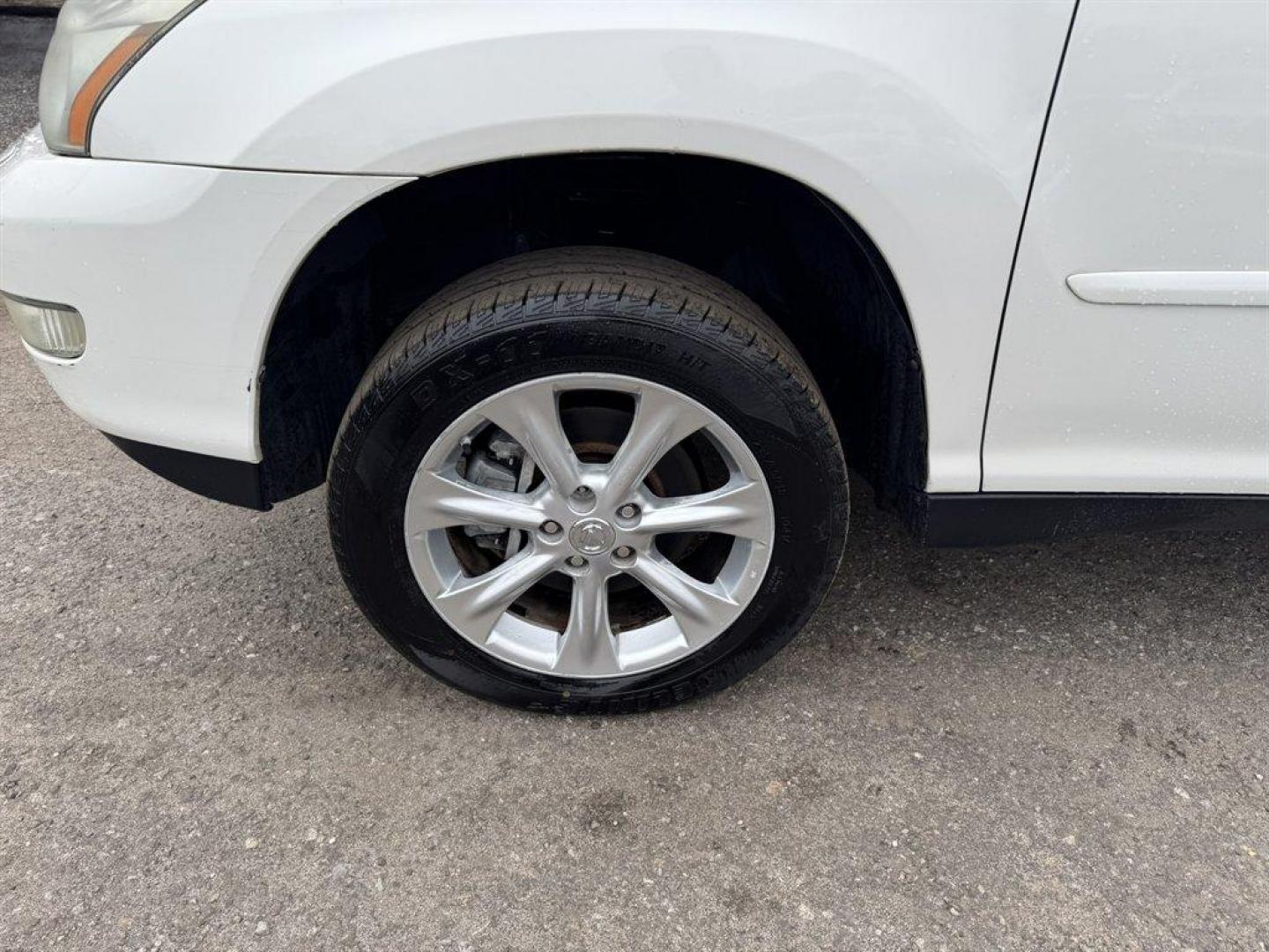 2008 White /Beige Lexus RX 350 (2T2GK31U38C) with an 3.5l V6 SFI Dohc 3.5l engine, Automatic transmission, located at 745 East Steele Rd., West Columbia, SC, 29170, (803) 755-9148, 33.927212, -81.148483 - Photo#33