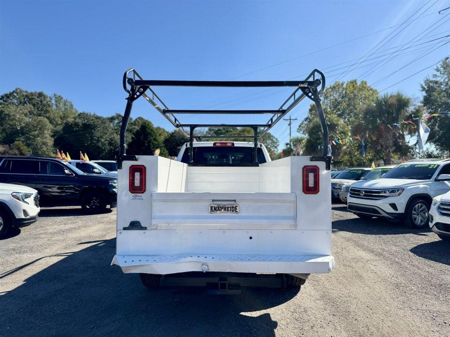 2018 White /Black Ram 2500 (3C7WR4HJ5JG) with an 6.4l V8 Smpi OHC 6.4l engine, Automatic transmission, located at 745 East Steele Rd., West Columbia, SC, 29170, (803) 755-9148, 33.927212, -81.148483 - Special Internet Price! 2018 RAM 2500 - Photo#4