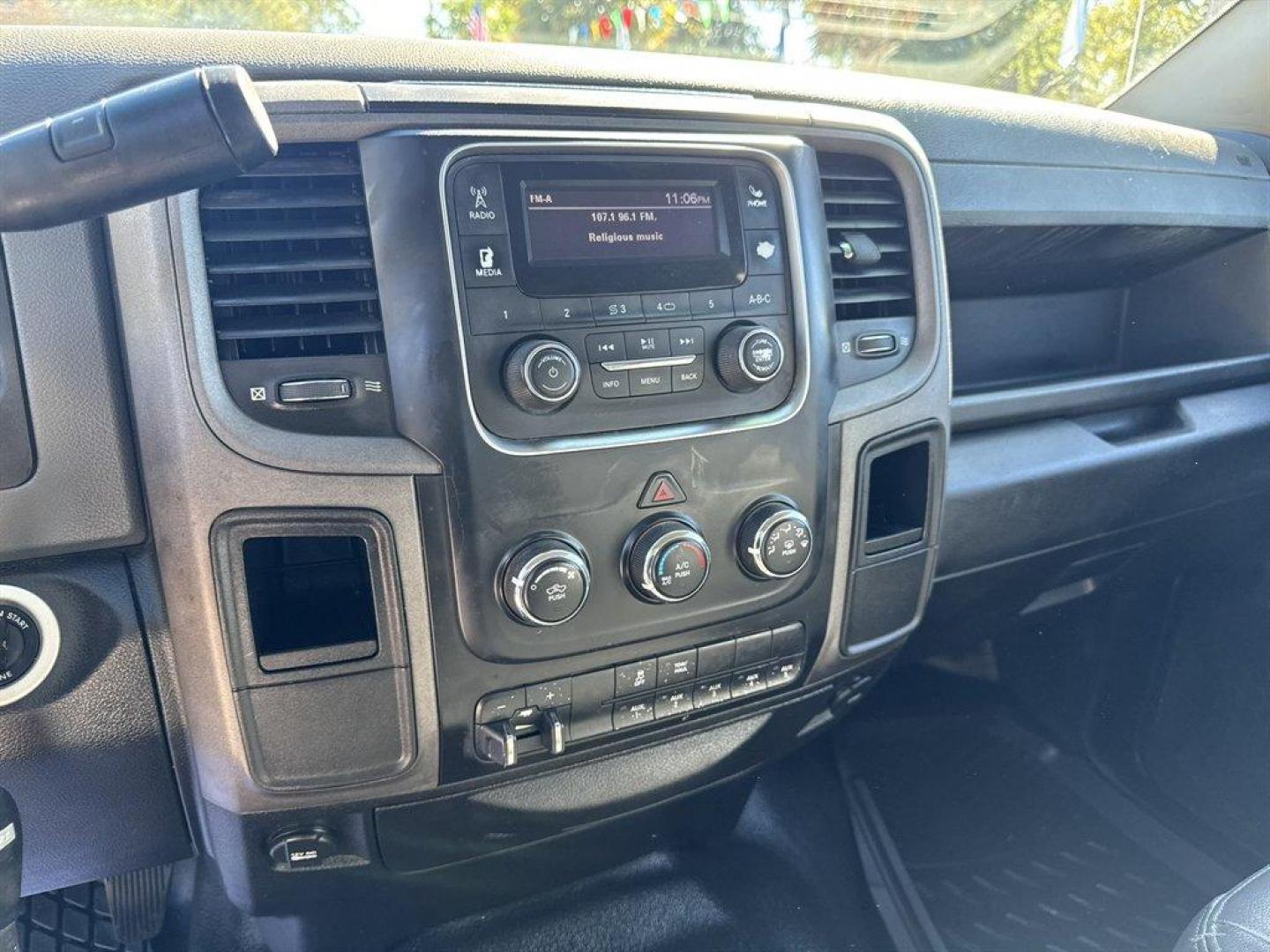 2018 White /Black Ram 2500 (3C7WR4HJ5JG) with an 6.4l V8 Smpi OHC 6.4l engine, Automatic transmission, located at 745 East Steele Rd., West Columbia, SC, 29170, (803) 755-9148, 33.927212, -81.148483 - Special Internet Price! 2018 RAM 2500 - Photo#12