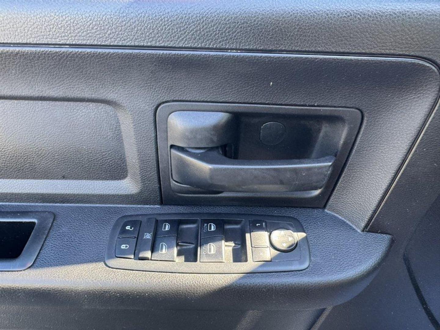 2018 White /Black Ram 2500 (3C7WR4HJ5JG) with an 6.4l V8 Smpi OHC 6.4l engine, Automatic transmission, located at 745 East Steele Rd., West Columbia, SC, 29170, (803) 755-9148, 33.927212, -81.148483 - Special Internet Price! 2018 RAM 2500 - Photo#15