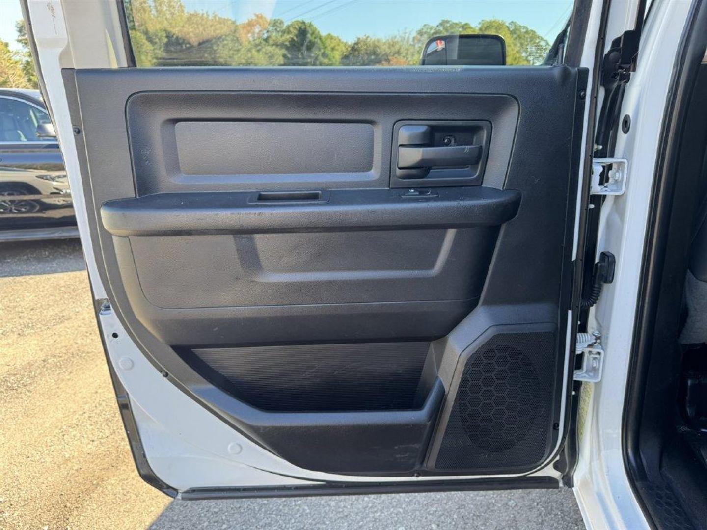 2018 White /Black Ram 2500 (3C7WR4HJ5JG) with an 6.4l V8 Smpi OHC 6.4l engine, Automatic transmission, located at 745 East Steele Rd., West Columbia, SC, 29170, (803) 755-9148, 33.927212, -81.148483 - Special Internet Price! 2018 RAM 2500 - Photo#17