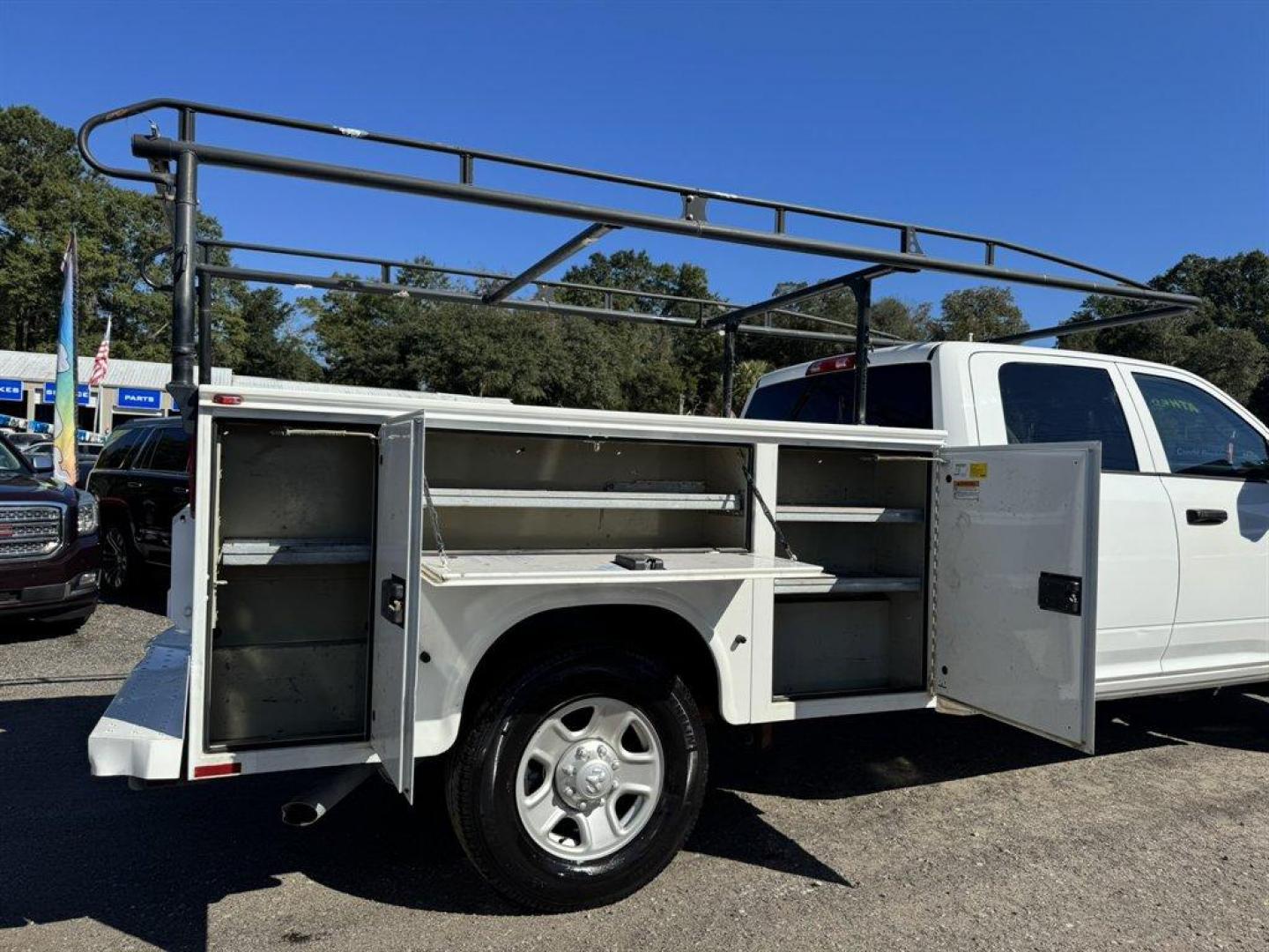 2018 White /Black Ram 2500 (3C7WR4HJ5JG) with an 6.4l V8 Smpi OHC 6.4l engine, Automatic transmission, located at 745 East Steele Rd., West Columbia, SC, 29170, (803) 755-9148, 33.927212, -81.148483 - Special Internet Price! 2018 RAM 2500 - Photo#20