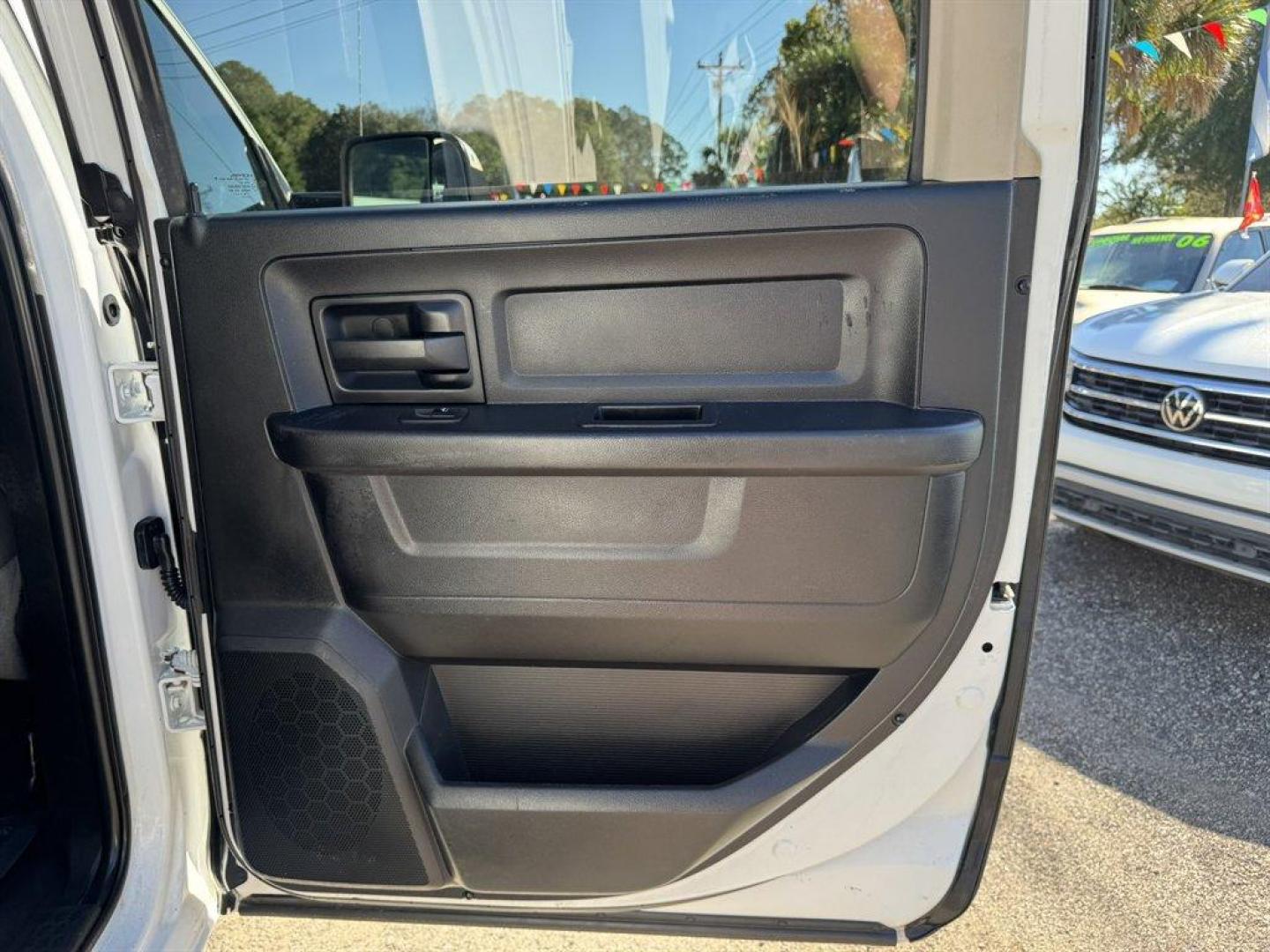 2018 White /Black Ram 2500 (3C7WR4HJ5JG) with an 6.4l V8 Smpi OHC 6.4l engine, Automatic transmission, located at 745 East Steele Rd., West Columbia, SC, 29170, (803) 755-9148, 33.927212, -81.148483 - Special Internet Price! 2018 RAM 2500 - Photo#21