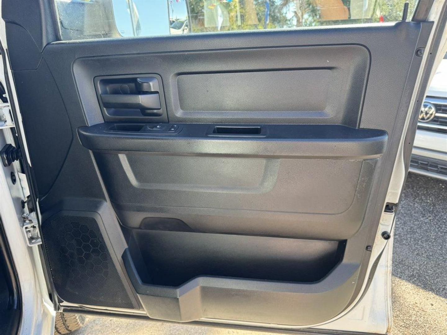 2018 White /Black Ram 2500 (3C7WR4HJ5JG) with an 6.4l V8 Smpi OHC 6.4l engine, Automatic transmission, located at 745 East Steele Rd., West Columbia, SC, 29170, (803) 755-9148, 33.927212, -81.148483 - Special Internet Price! 2018 RAM 2500 - Photo#23