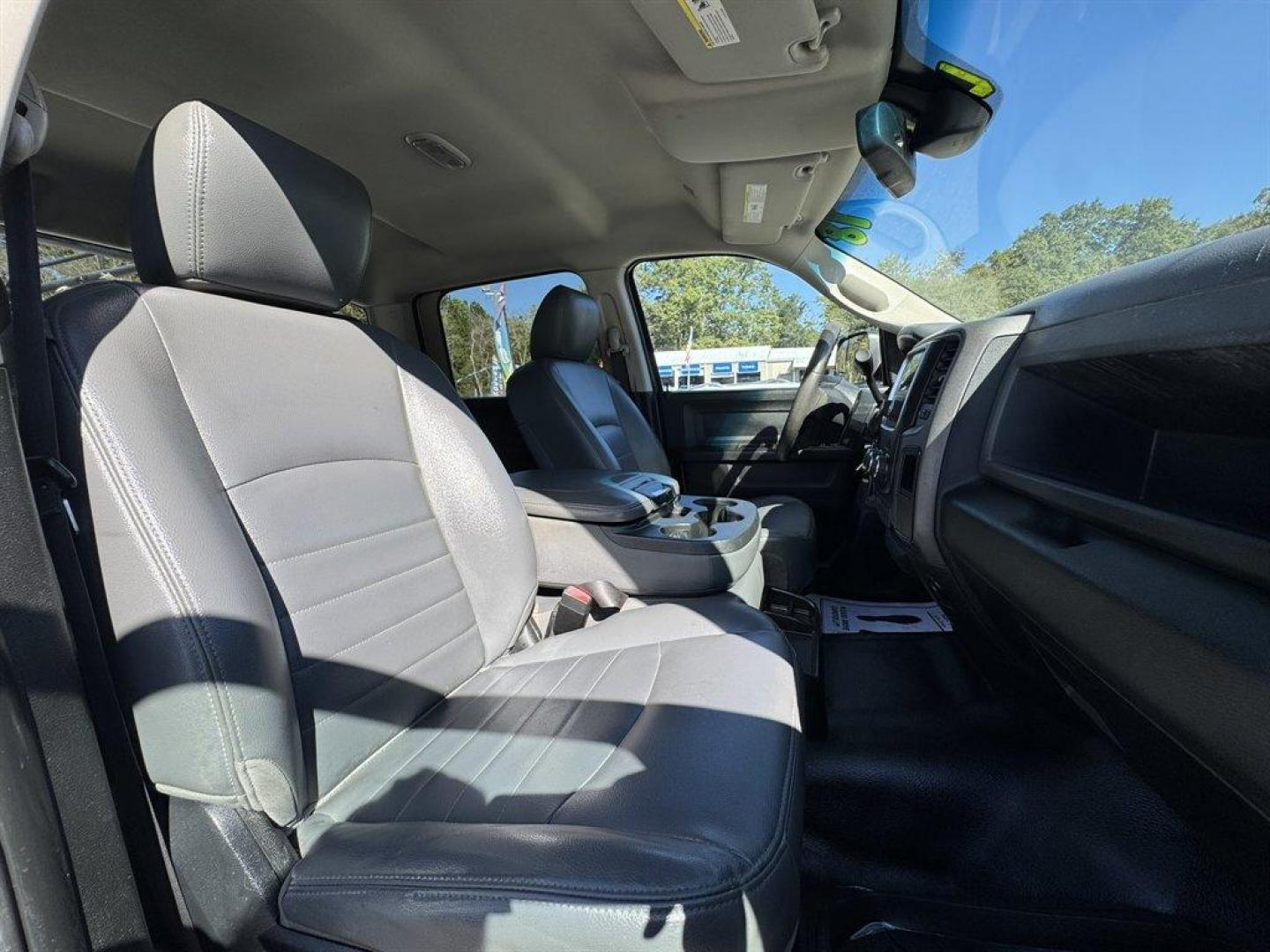 2018 White /Black Ram 2500 (3C7WR4HJ5JG) with an 6.4l V8 Smpi OHC 6.4l engine, Automatic transmission, located at 745 East Steele Rd., West Columbia, SC, 29170, (803) 755-9148, 33.927212, -81.148483 - Special Internet Price! 2018 RAM 2500 - Photo#24