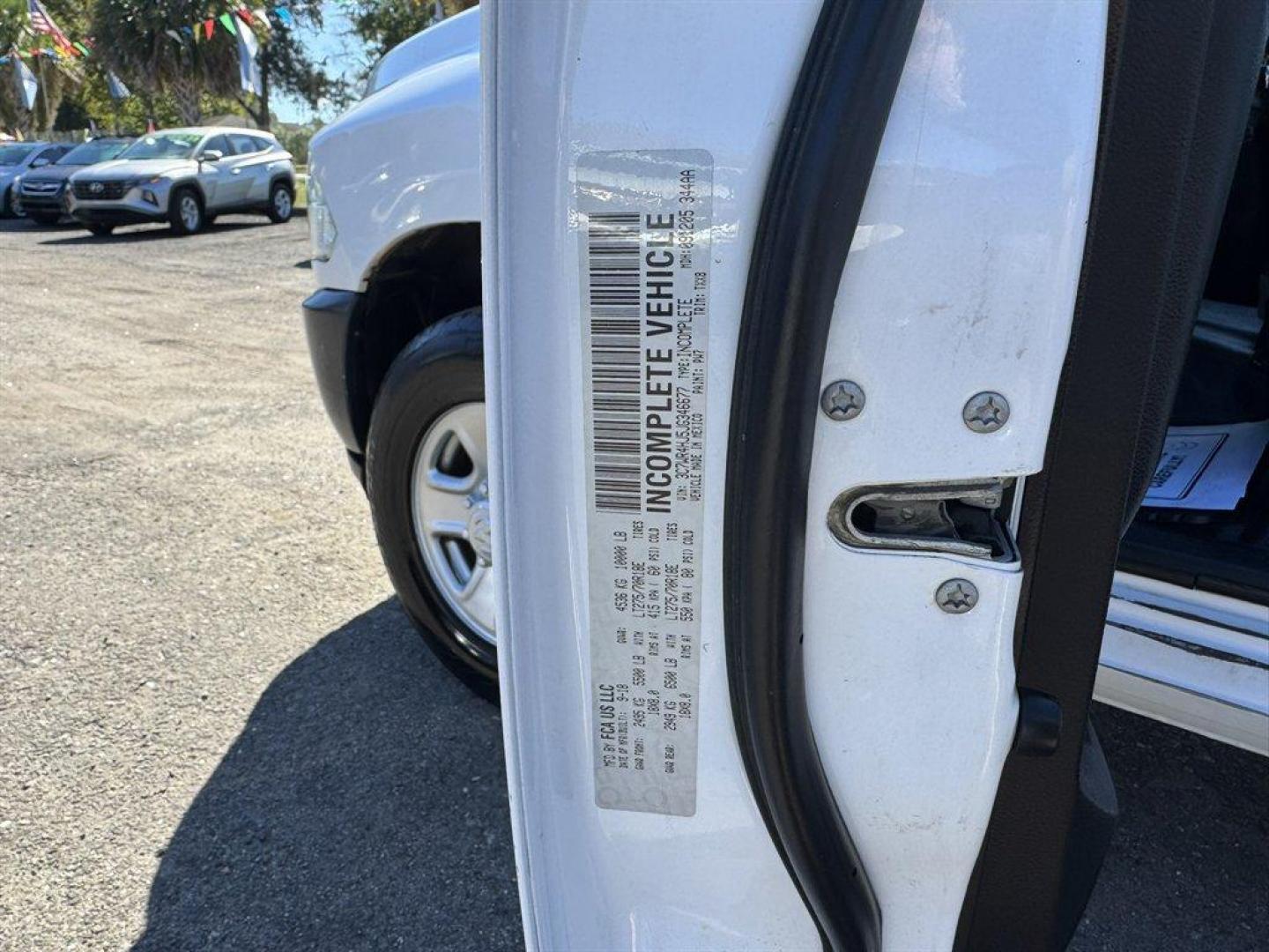 2018 White /Black Ram 2500 (3C7WR4HJ5JG) with an 6.4l V8 Smpi OHC 6.4l engine, Automatic transmission, located at 745 East Steele Rd., West Columbia, SC, 29170, (803) 755-9148, 33.927212, -81.148483 - Special Internet Price! 2018 RAM 2500 - Photo#31