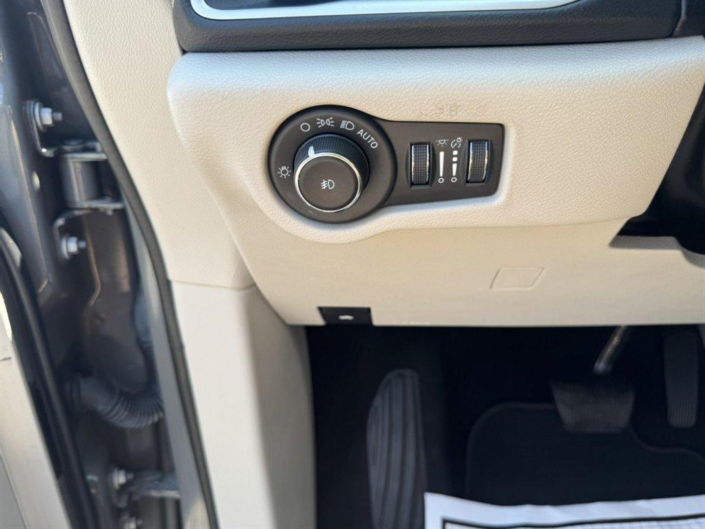 2022 Grey /Black Chrysler Pacifica (2C4RC1BG9NR) with an 3.6l V6 MPI Dohc 3.6l engine, Automatic transmission, located at 745 East Steele Rd., West Columbia, SC, 29170, (803) 755-9148, 33.927212, -81.148483 - Special Internet Price! 2022 Chrysler Pacifica with AM/FM radio, Satilite radio, Backup camera, Keyless entry, Push to start, Cruise control, 3rd row seating, Leather interior, Powered driver seat, Powered liftgate, Powered windows, Powered door locks, Plus more! - Photo#17