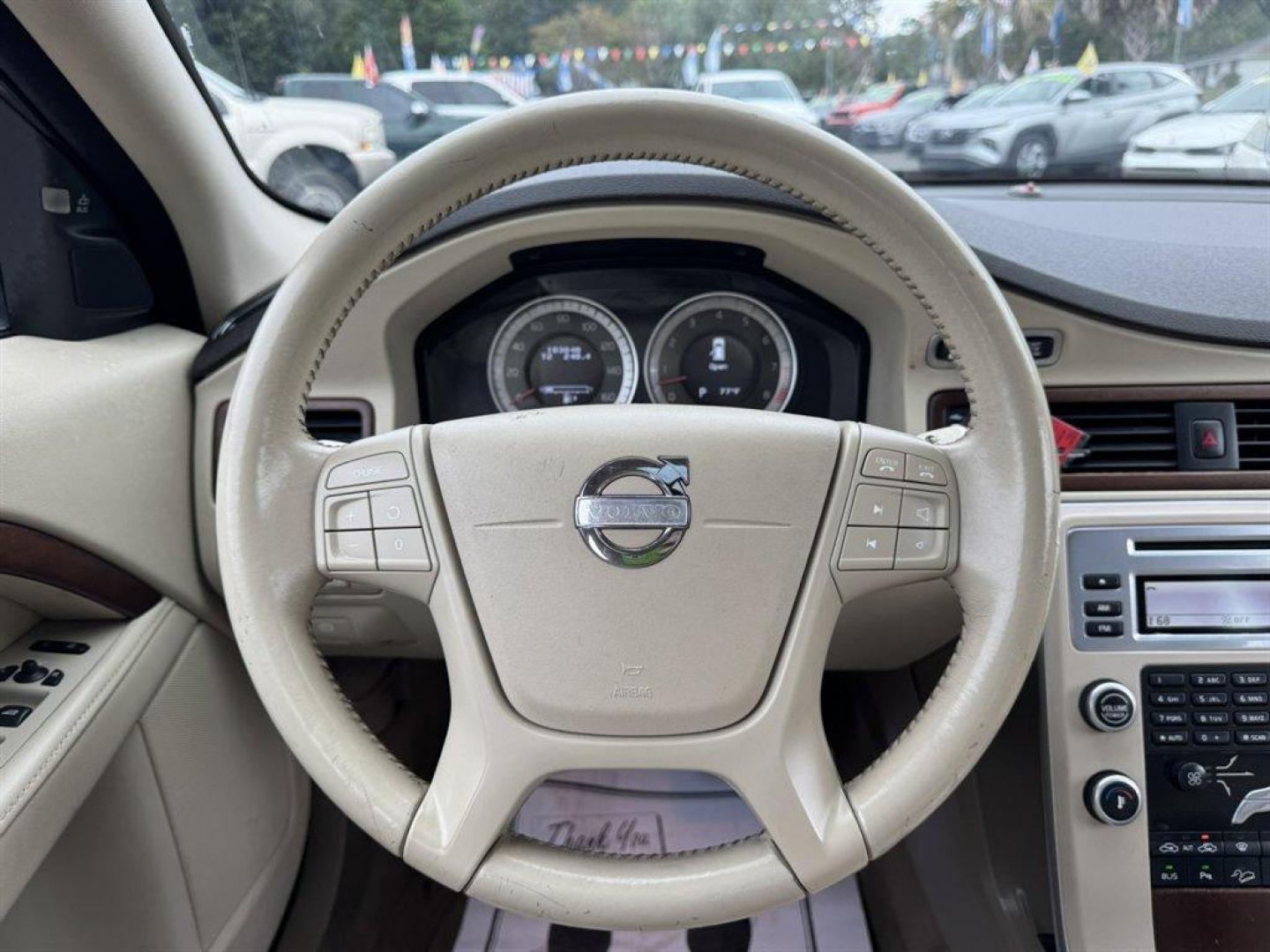 2011 Burgundy /Tan Volvo XC70 (YV4940BZ3B1) with an 3.2l I-6 MPI 3.2l engine, Automatic transmission, located at 745 East Steele Rd., West Columbia, SC, 29170, (803) 755-9148, 33.927212, -81.148483 - Special Internet Price! 2011 Volvo XC70 - Photo#7