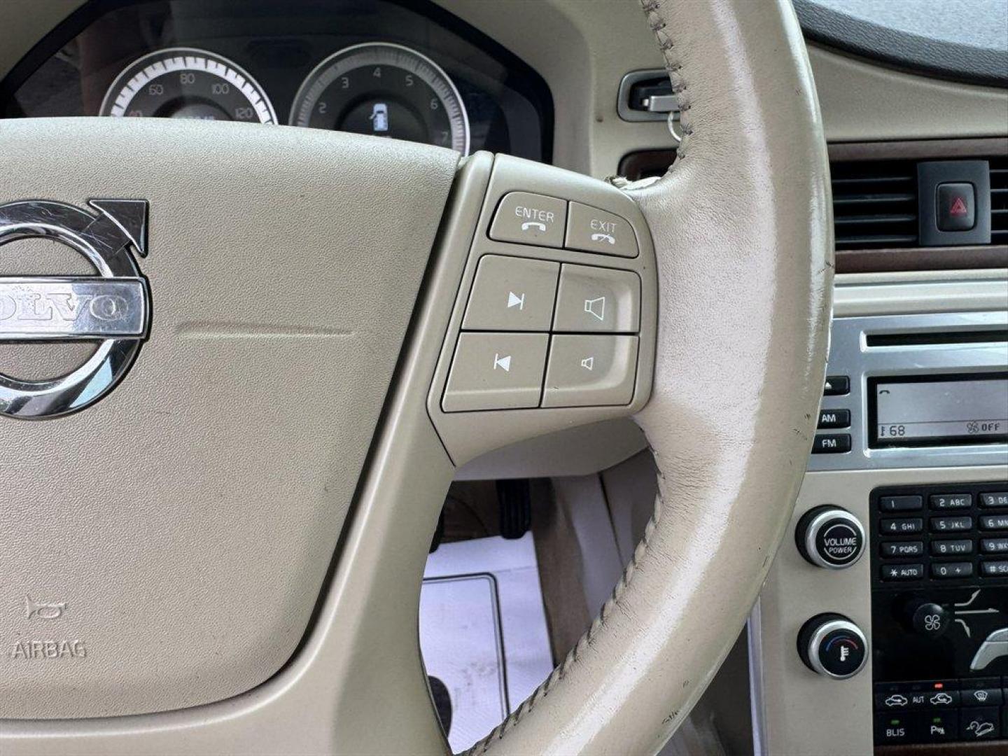 2011 Burgundy /Tan Volvo XC70 (YV4940BZ3B1) with an 3.2l I-6 MPI 3.2l engine, Automatic transmission, located at 745 East Steele Rd., West Columbia, SC, 29170, (803) 755-9148, 33.927212, -81.148483 - Special Internet Price! 2011 Volvo XC70 - Photo#9