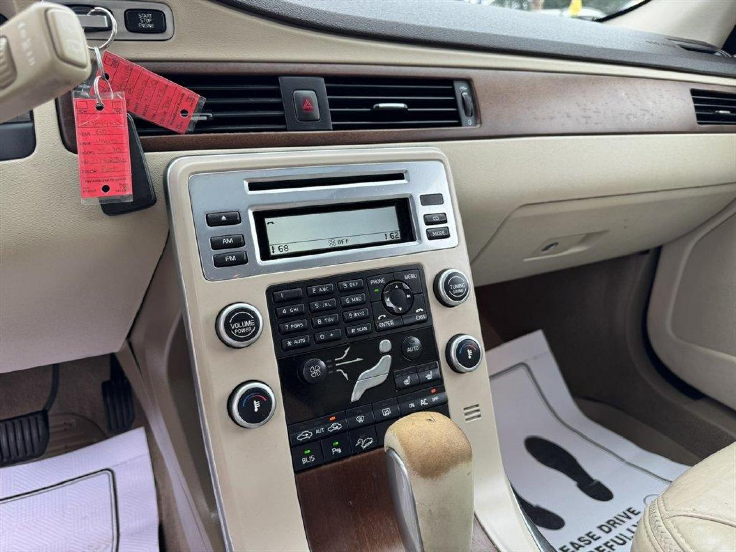 2011 Burgundy /Tan Volvo XC70 (YV4940BZ3B1) with an 3.2l I-6 MPI 3.2l engine, Automatic transmission, located at 745 East Steele Rd., West Columbia, SC, 29170, (803) 755-9148, 33.927212, -81.148483 - Special Internet Price! 2011 Volvo XC70 - Photo#12