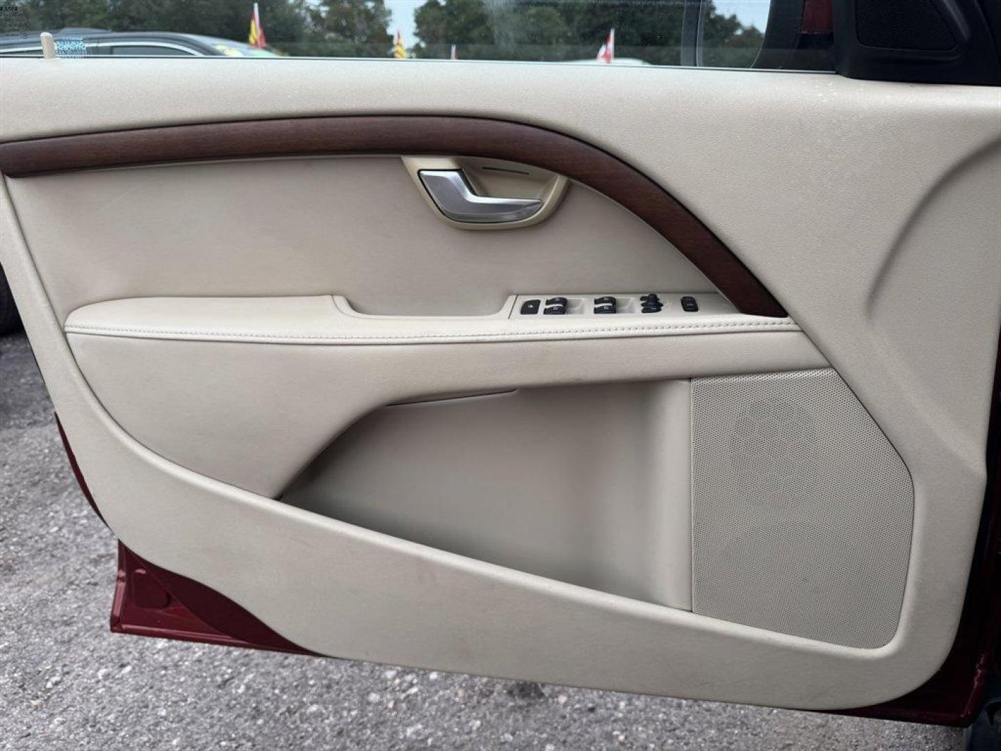 2011 Burgundy /Tan Volvo XC70 (YV4940BZ3B1) with an 3.2l I-6 MPI 3.2l engine, Automatic transmission, located at 745 East Steele Rd., West Columbia, SC, 29170, (803) 755-9148, 33.927212, -81.148483 - Special Internet Price! 2011 Volvo XC70 - Photo#16