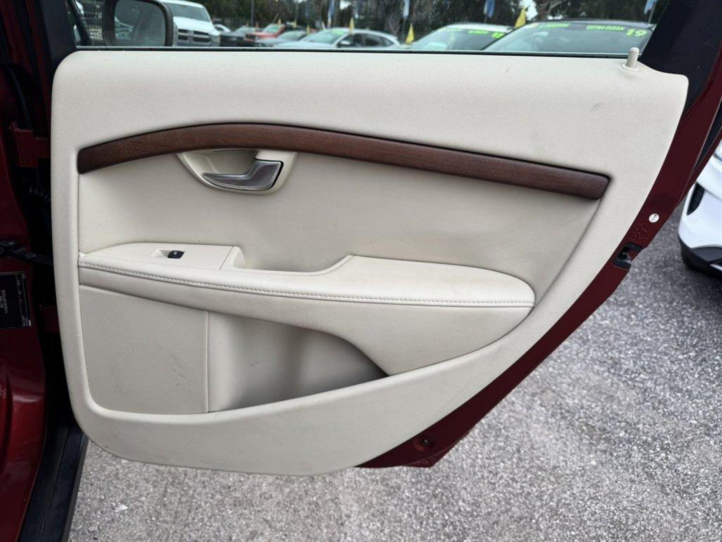 2011 Burgundy /Tan Volvo XC70 (YV4940BZ3B1) with an 3.2l I-6 MPI 3.2l engine, Automatic transmission, located at 745 East Steele Rd., West Columbia, SC, 29170, (803) 755-9148, 33.927212, -81.148483 - Special Internet Price! 2011 Volvo XC70 - Photo#22