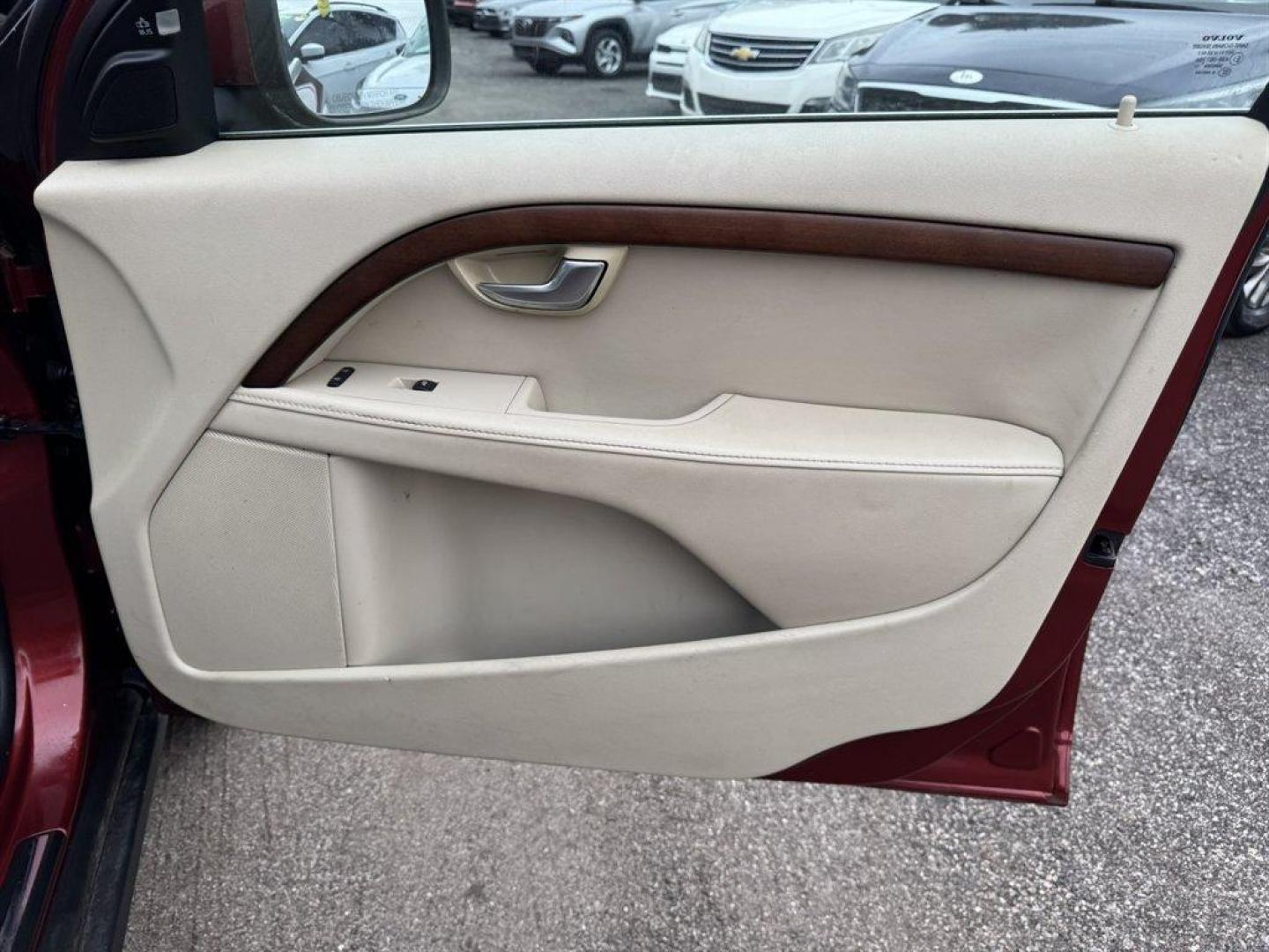 2011 Burgundy /Tan Volvo XC70 (YV4940BZ3B1) with an 3.2l I-6 MPI 3.2l engine, Automatic transmission, located at 745 East Steele Rd., West Columbia, SC, 29170, (803) 755-9148, 33.927212, -81.148483 - Special Internet Price! 2011 Volvo XC70 - Photo#24