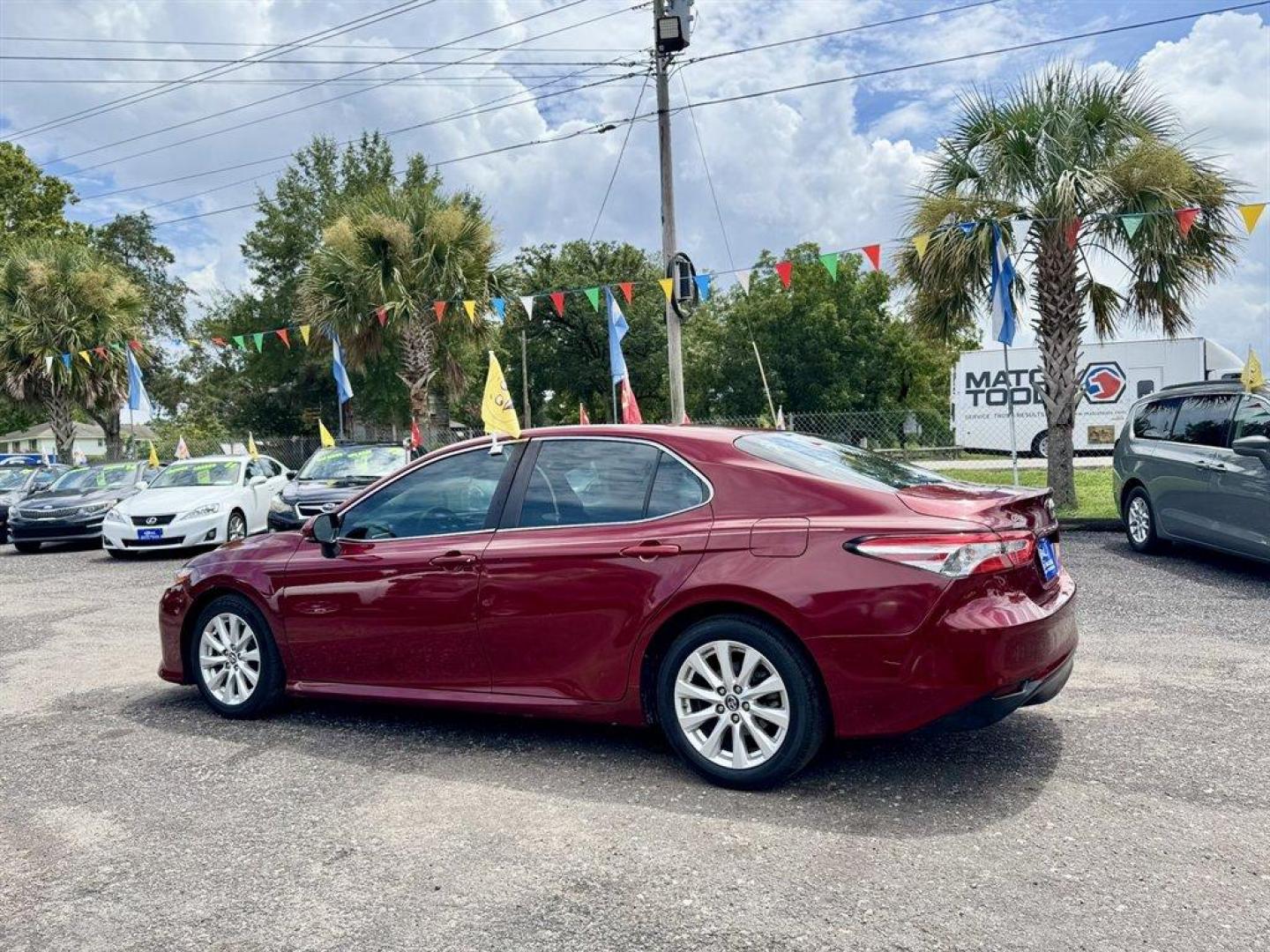2018 Red /Tan Toyota Camry (4T1B11HK2JU) with an 2.5l I-4 DI Dohc 2.5l engine, Automatic transmission, located at 745 East Steele Rd., West Columbia, SC, 29170, (803) 755-9148, 33.927212, -81.148483 - Special Internet Price! 2018 Toyota Camry with AM/FM radio, Bluetooth, Backup camera, Cruise control, Cloth interior, Push to start, Keyless entry, Powered windows, Powered door locks, Plus more! - Photo#5