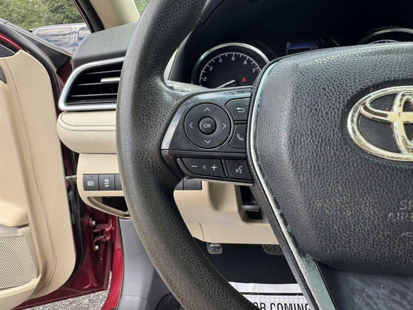 2018 Red /Tan Toyota Camry (4T1B11HK2JU) with an 2.5l I-4 DI Dohc 2.5l engine, Automatic transmission, located at 745 East Steele Rd., West Columbia, SC, 29170, (803) 755-9148, 33.927212, -81.148483 - Special Internet Price! 2018 Toyota Camry with AM/FM radio, Bluetooth, Backup camera, Cruise control, Cloth interior, Push to start, Keyless entry, Powered windows, Powered door locks, Plus more! - Photo#8