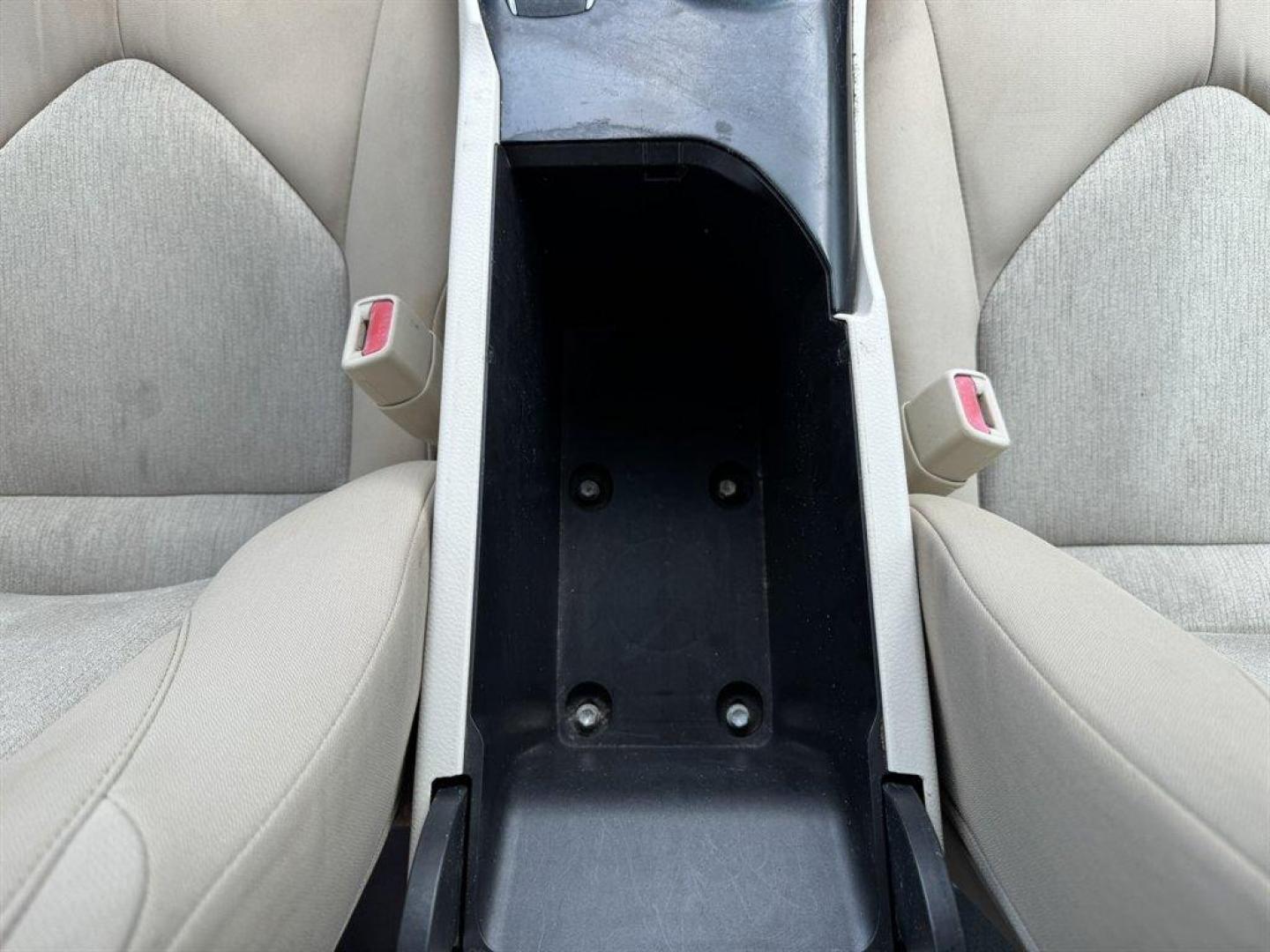 2018 Red /Tan Toyota Camry (4T1B11HK2JU) with an 2.5l I-4 DI Dohc 2.5l engine, Automatic transmission, located at 745 East Steele Rd., West Columbia, SC, 29170, (803) 755-9148, 33.927212, -81.148483 - Special Internet Price! 2018 Toyota Camry with AM/FM radio, Bluetooth, Backup camera, Cruise control, Cloth interior, Push to start, Keyless entry, Powered windows, Powered door locks, Plus more! - Photo#15