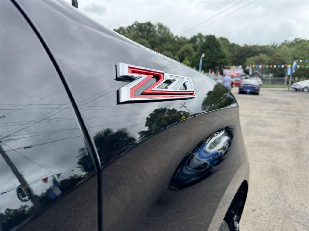 2020 Black /Black Chevrolet Silverado 1500 (3GCUYEED3LG) with an 5.3l V8 DI DYN Fuel Mgmt engine, Automatic transmission, located at 745 East Steele Rd., West Columbia, SC, 29170, (803) 755-9148, 33.927212, -81.148483- Photo#32