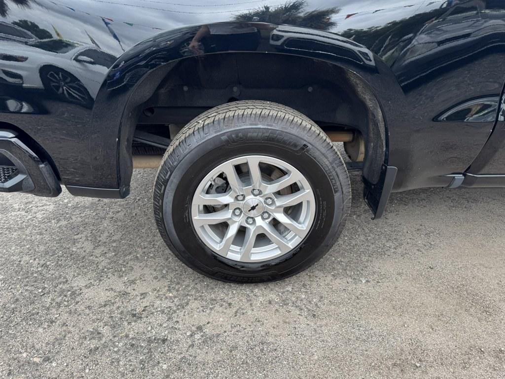 2020 Black /Black Chevrolet Silverado 1500 (3GCUYEED3LG) with an 5.3l V8 DI DYN Fuel Mgmt engine, Automatic transmission, located at 745 East Steele Rd., West Columbia, SC, 29170, (803) 755-9148, 33.927212, -81.148483- Photo#34