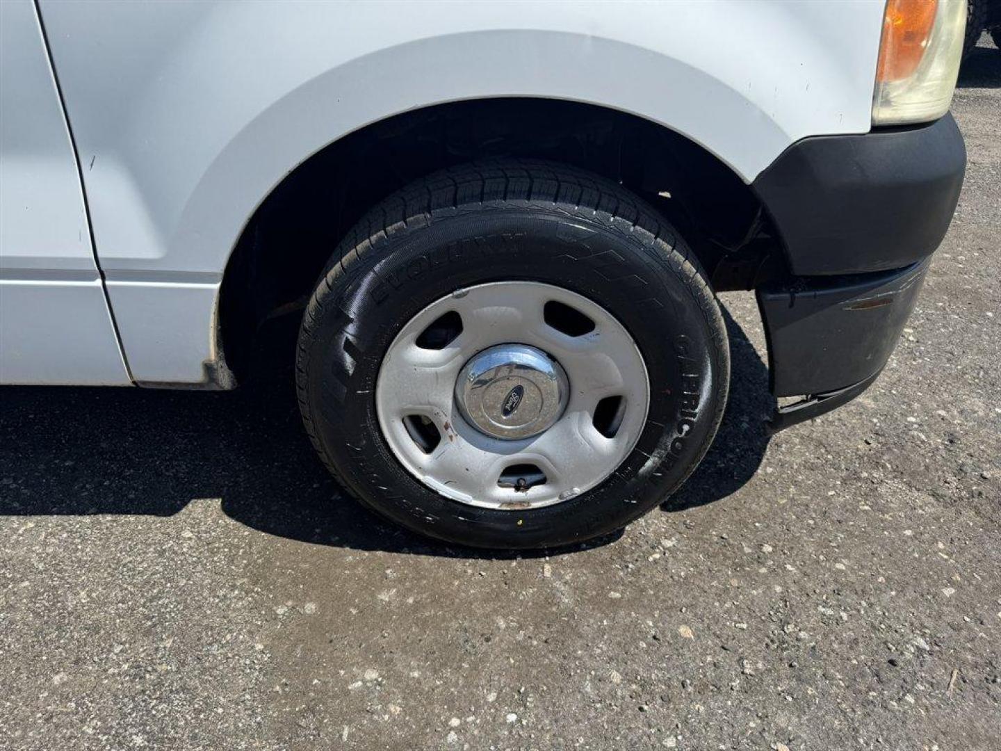 2007 White /Tan Ford F150 (1FTRF12207N) with an 4.2l V6 EFI OHC 4.2l engine, Automatic transmission, located at 745 East Steele Rd., West Columbia, SC, 29170, (803) 755-9148, 33.927212, -81.148483 - Special Internet Price! 2007 Ford F150 XL - Photo#20