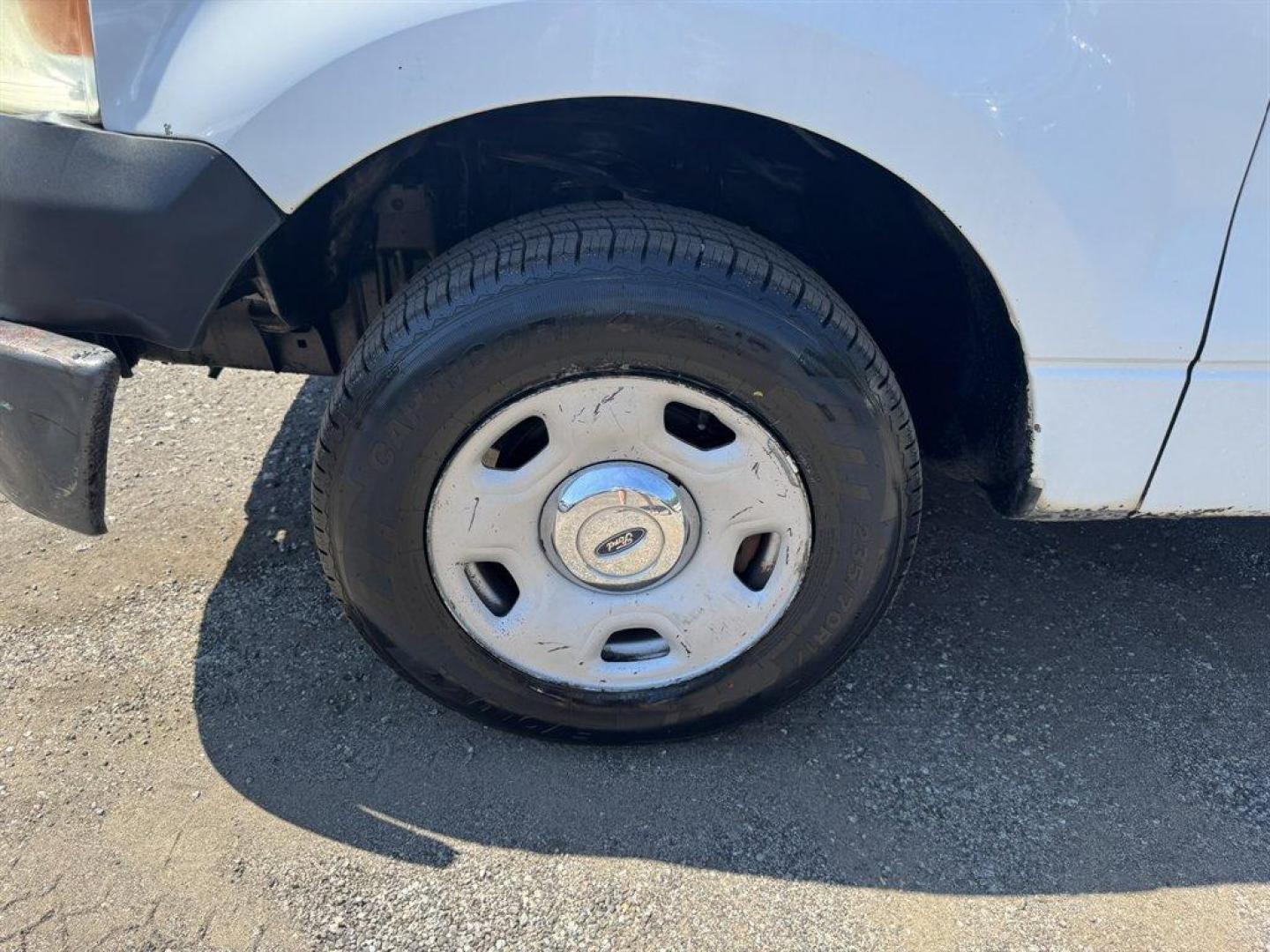 2007 White /Tan Ford F150 (1FTRF12207N) with an 4.2l V6 EFI OHC 4.2l engine, Automatic transmission, located at 745 East Steele Rd., West Columbia, SC, 29170, (803) 755-9148, 33.927212, -81.148483 - Special Internet Price! 2007 Ford F150 XL - Photo#23