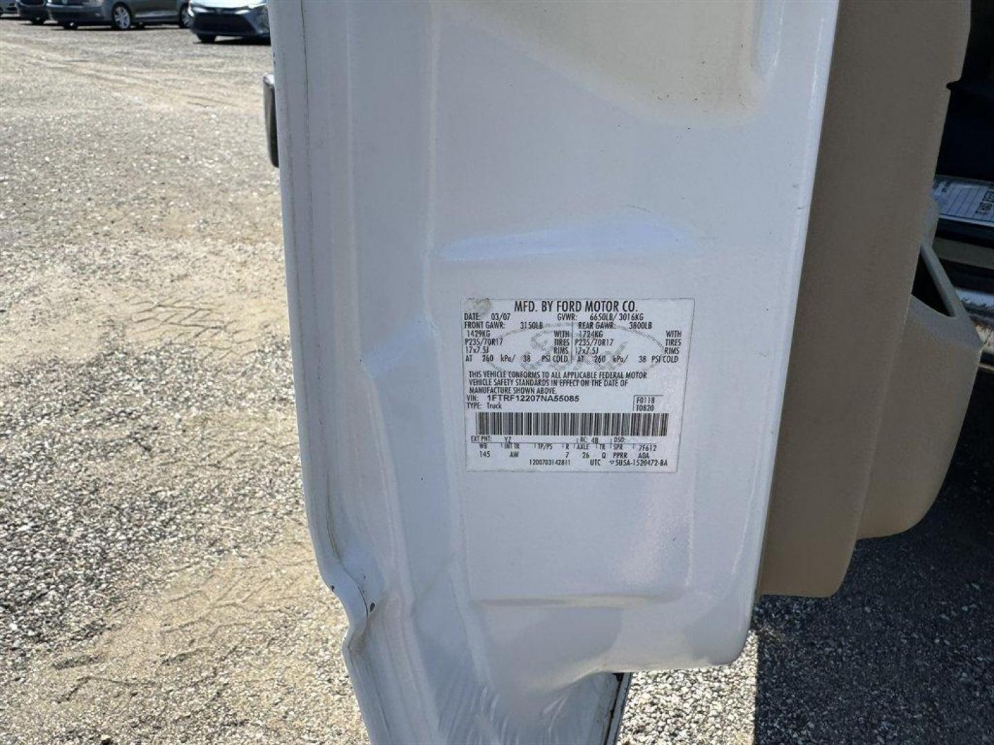 2007 White /Tan Ford F150 (1FTRF12207N) with an 4.2l V6 EFI OHC 4.2l engine, Automatic transmission, located at 745 East Steele Rd., West Columbia, SC, 29170, (803) 755-9148, 33.927212, -81.148483 - Special Internet Price! 2007 Ford F150 XL - Photo#24