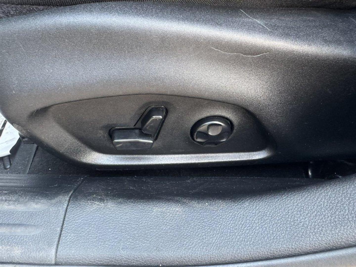 2017 White /Black Jeep ALL NEW Compass (3C4NJDBB2HT) with an 2.4l I-4 SFI Dohc 2.4l engine, Automatic transmission, located at 745 East Steele Rd., West Columbia, SC, 29170, (803) 755-9148, 33.927212, -81.148483 - Special Internet Price! 2017 Jeep All New Compass with AM/ FM radio, Bluetooth, Backup camera, 4x4, Leather interior, Keyless entry, Powered driver seat, Powered windows, Powered door locks, Plus more! - Photo#22