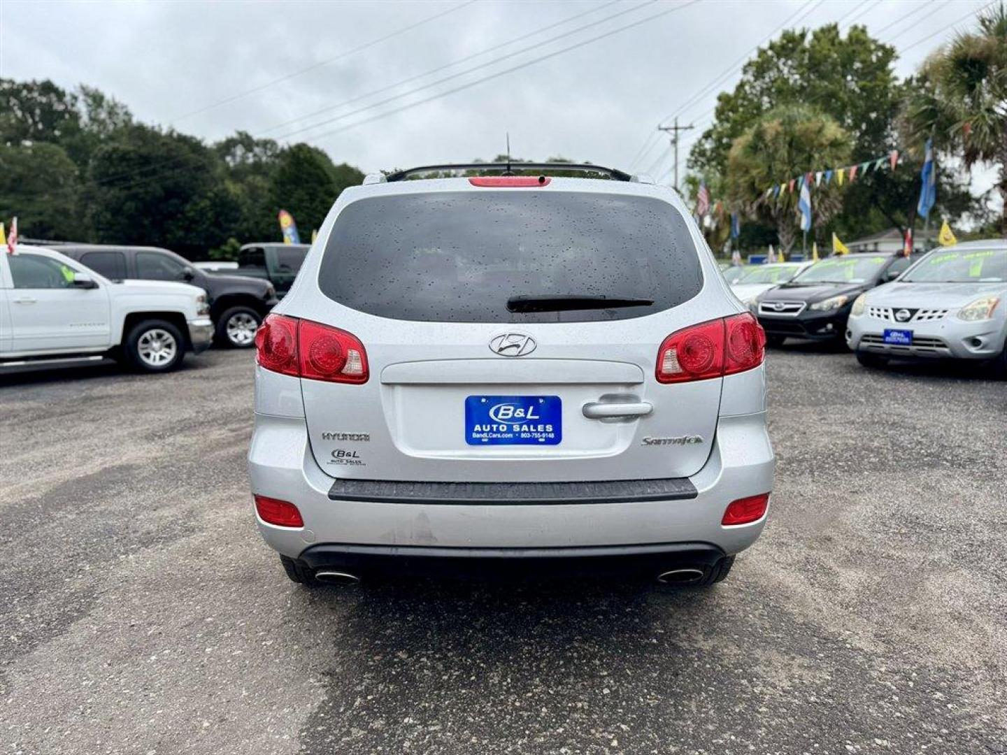 2007 Silver /Grey Hyundai Santa FE (5NMSG13D57H) with an 2.7l V6 MPI Dohc 2.7l engine, Automatic transmission, located at 745 East Steele Rd., West Columbia, SC, 29170, (803) 755-9148, 33.927212, -81.148483 - Special Internet Price! 2007 Hyundai Santa Fe with AM/FM radio, Cruise control, Cloth interior, Powered windows, Powered door locks, Plus more! - Photo#4