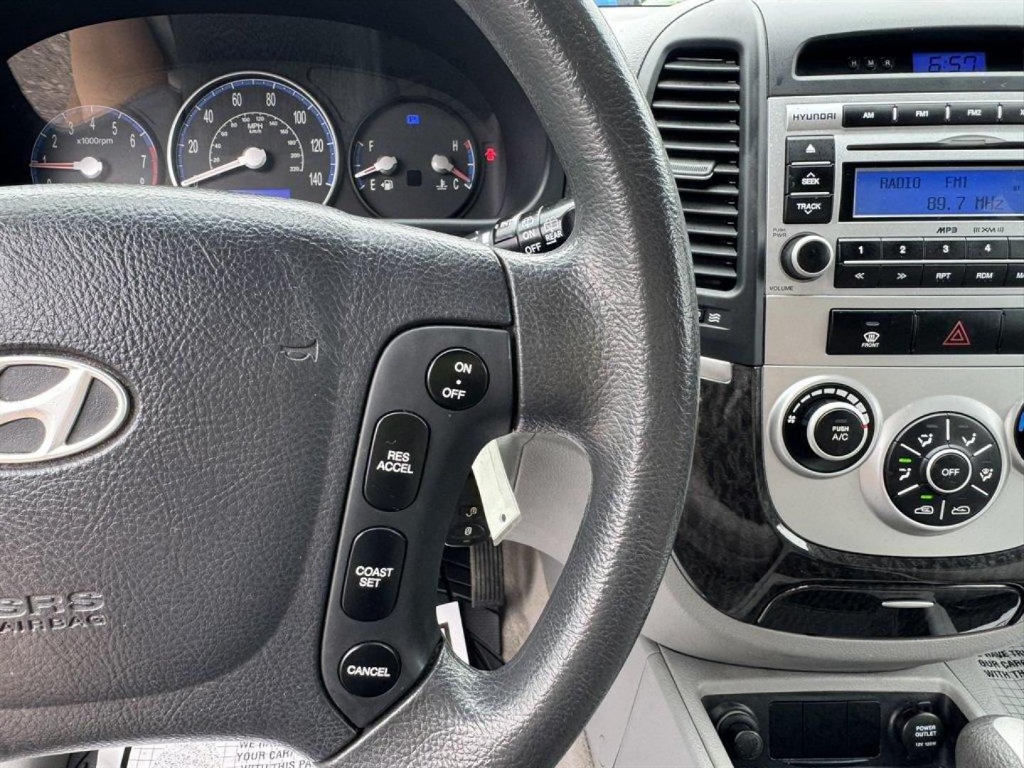 2007 Silver /Grey Hyundai Santa FE (5NMSG13D57H) with an 2.7l V6 MPI Dohc 2.7l engine, Automatic transmission, located at 745 East Steele Rd., West Columbia, SC, 29170, (803) 755-9148, 33.927212, -81.148483 - Special Internet Price! 2007 Hyundai Santa Fe with AM/FM radio, Cruise control, Cloth interior, Powered windows, Powered door locks, Plus more! - Photo#8