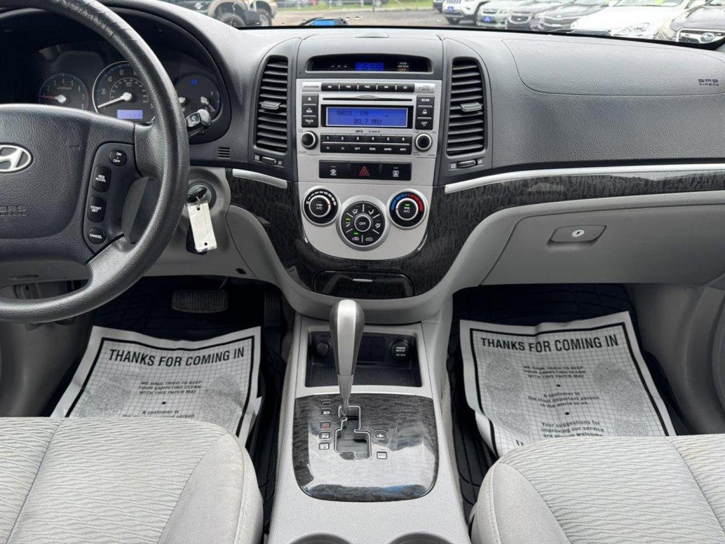 2007 Silver /Grey Hyundai Santa FE (5NMSG13D57H) with an 2.7l V6 MPI Dohc 2.7l engine, Automatic transmission, located at 745 East Steele Rd., West Columbia, SC, 29170, (803) 755-9148, 33.927212, -81.148483 - Special Internet Price! 2007 Hyundai Santa Fe with AM/FM radio, Cruise control, Cloth interior, Powered windows, Powered door locks, Plus more! - Photo#10