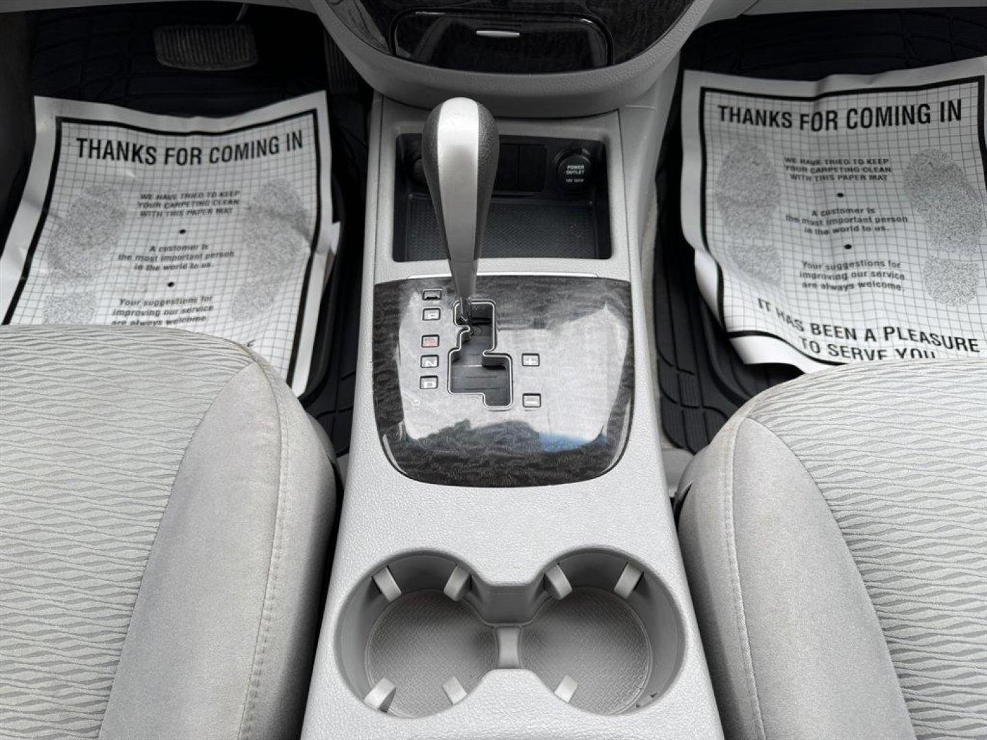 2007 Silver /Grey Hyundai Santa FE (5NMSG13D57H) with an 2.7l V6 MPI Dohc 2.7l engine, Automatic transmission, located at 745 East Steele Rd., West Columbia, SC, 29170, (803) 755-9148, 33.927212, -81.148483 - Special Internet Price! 2007 Hyundai Santa Fe with AM/FM radio, Cruise control, Cloth interior, Powered windows, Powered door locks, Plus more! - Photo#12