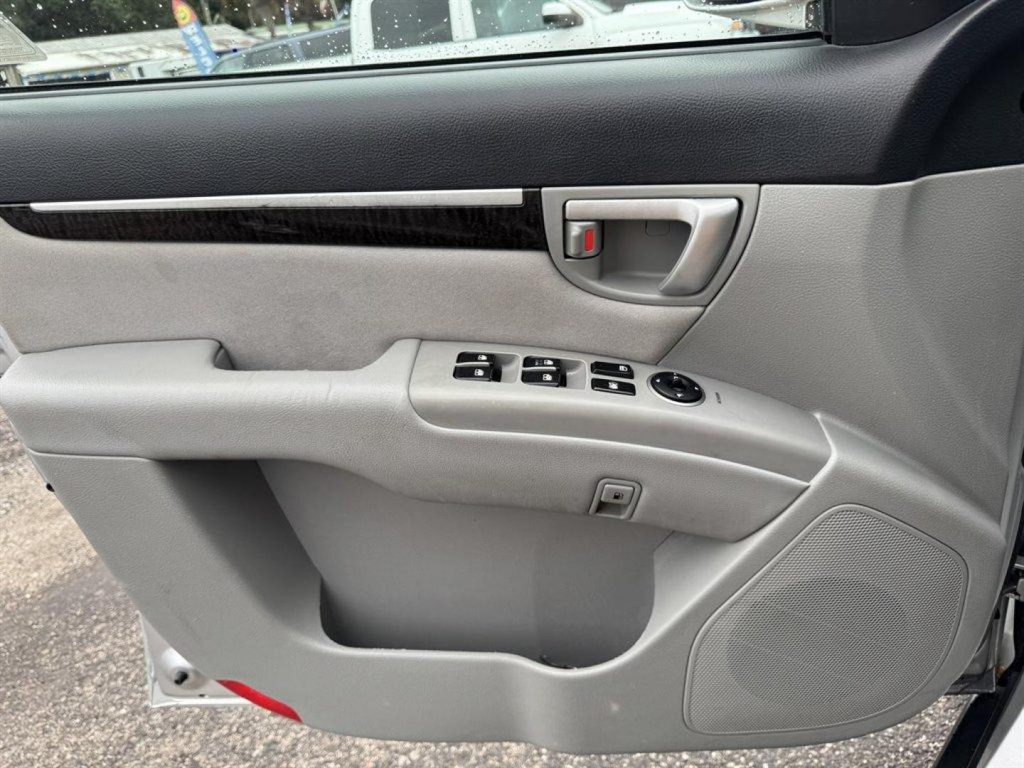 2007 Silver /Grey Hyundai Santa FE (5NMSG13D57H) with an 2.7l V6 MPI Dohc 2.7l engine, Automatic transmission, located at 745 East Steele Rd., West Columbia, SC, 29170, (803) 755-9148, 33.927212, -81.148483 - Special Internet Price! 2007 Hyundai Santa Fe with AM/FM radio, Cruise control, Cloth interior, Powered windows, Powered door locks, Plus more! - Photo#17