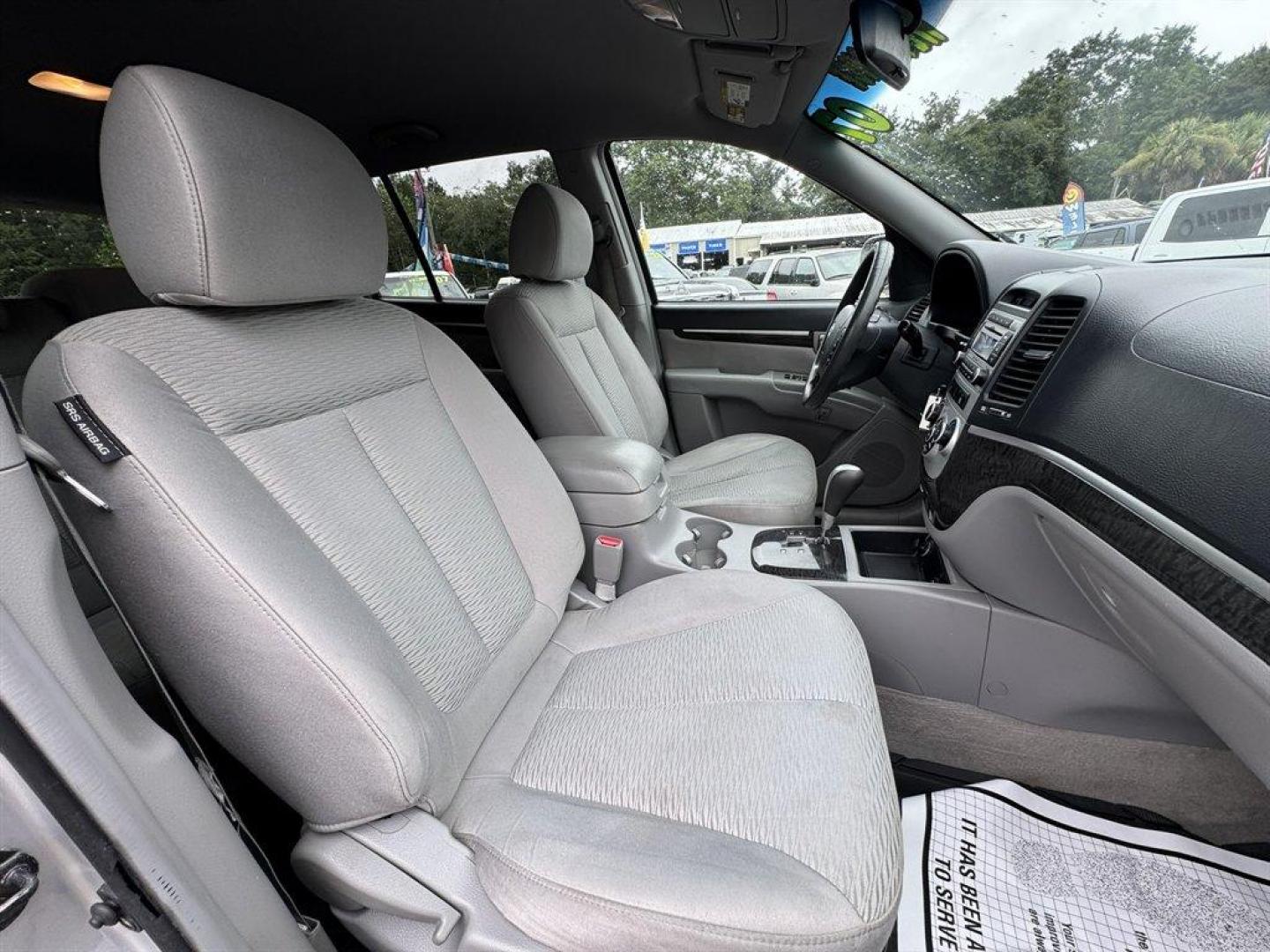 2007 Silver /Grey Hyundai Santa FE (5NMSG13D57H) with an 2.7l V6 MPI Dohc 2.7l engine, Automatic transmission, located at 745 East Steele Rd., West Columbia, SC, 29170, (803) 755-9148, 33.927212, -81.148483 - Special Internet Price! 2007 Hyundai Santa Fe with AM/FM radio, Cruise control, Cloth interior, Powered windows, Powered door locks, Plus more! - Photo#25